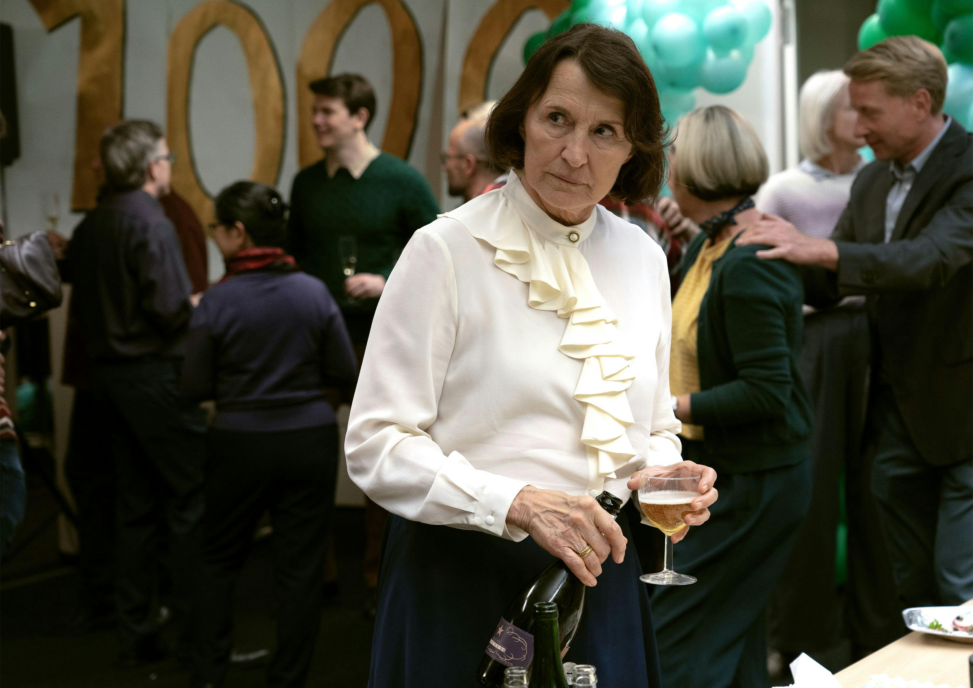 karen-lise mynster andre folks penge anmeldelse