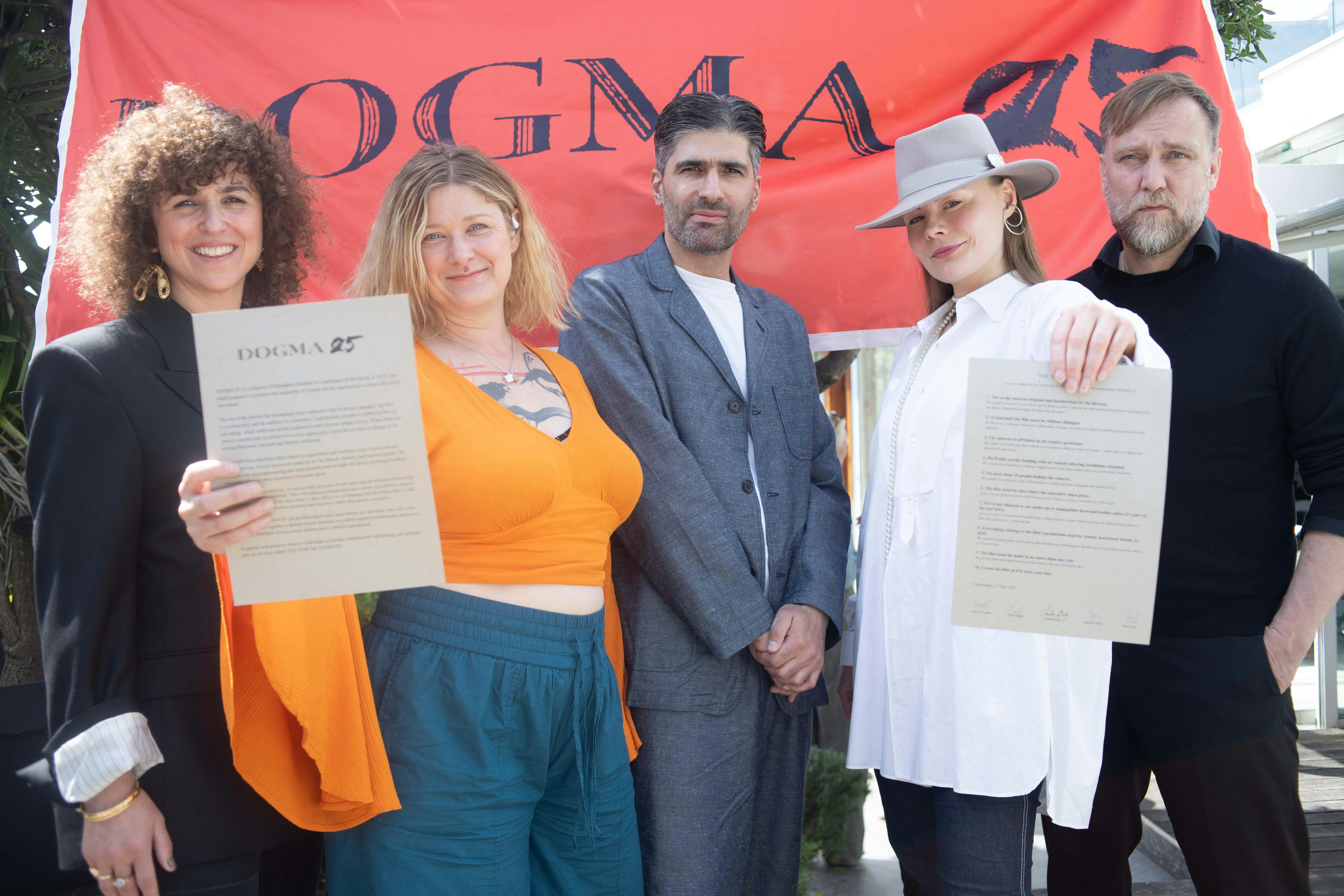 De fem nye dogmesøskende May el-Toukhy, Isabella Eklöf, Milad Alami, Annika Berg og Jesper Just efter pressekonferencen i Cannes lørdag