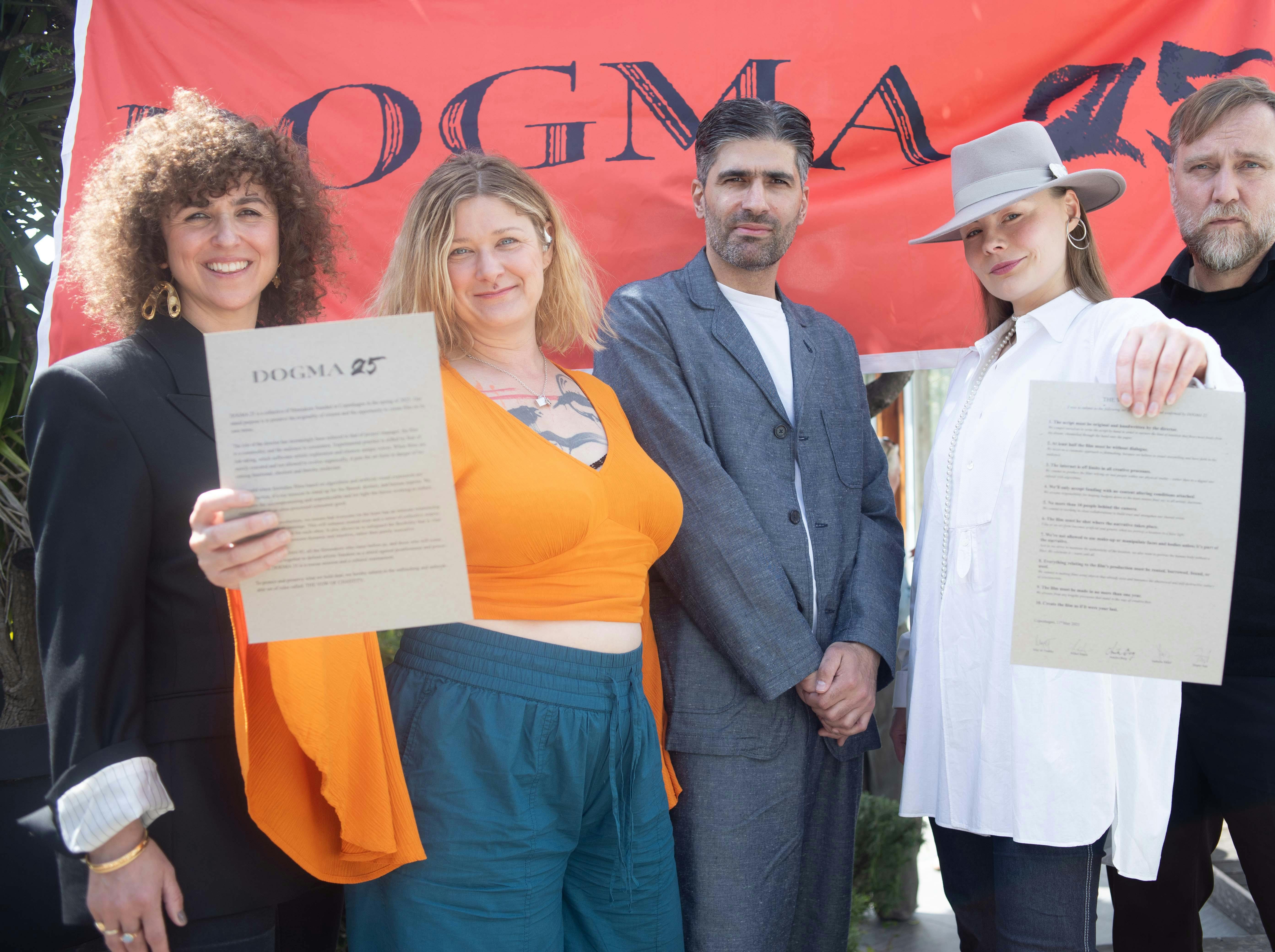 De fem nye dogmesøskende May el-Toukhy, Isabella Eklöf, Milad Alami, Annika Berg og Jesper Just efter pressekonferencen i Cannes lørdag