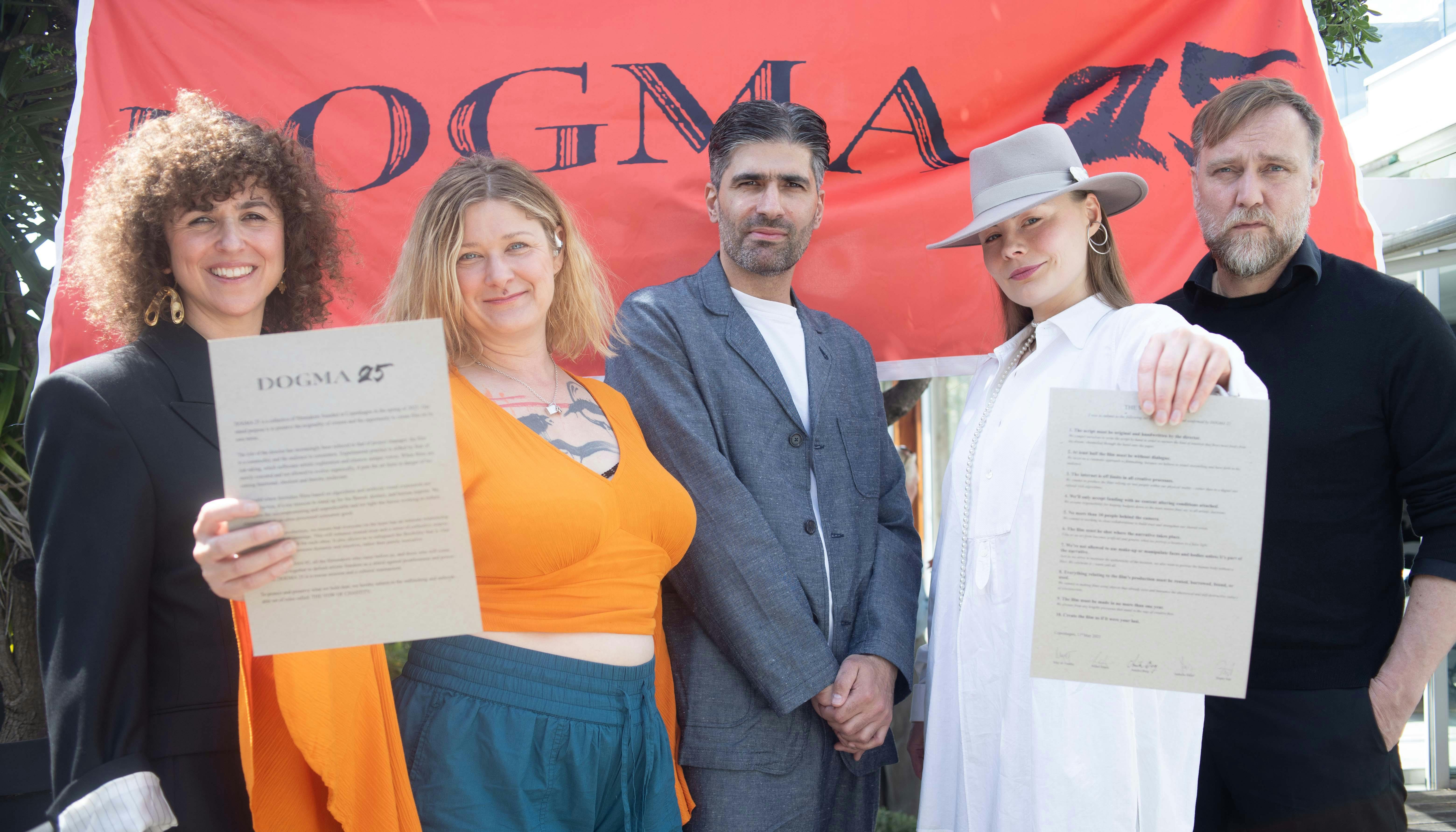 De fem nye dogmesøskende May el-Toukhy, Isabella Eklöf, Milad Alami, Annika Berg og Jesper Just efter pressekonferencen i Cannes lørdag