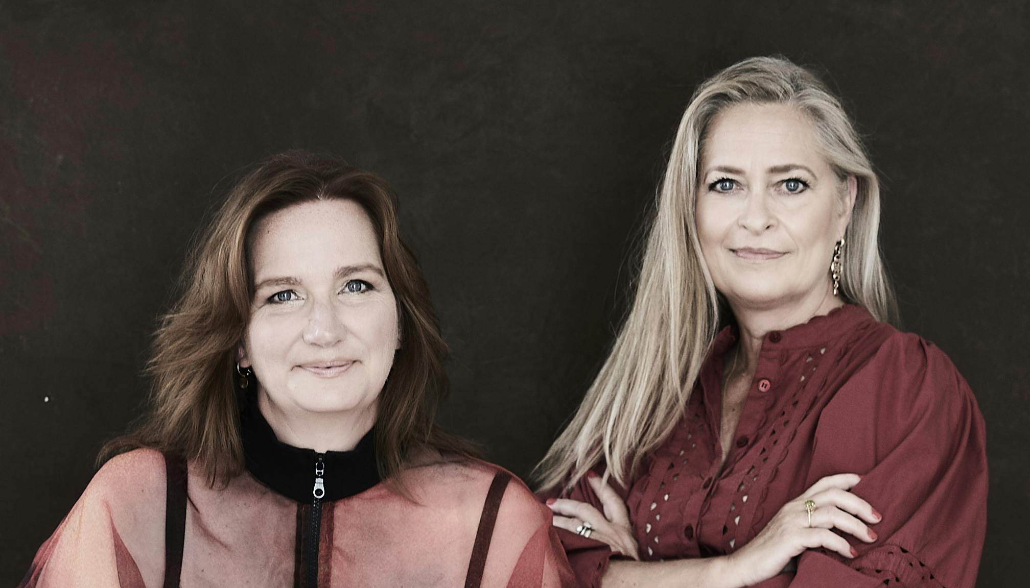https://imgix.vielskerserier.dk/2025-05-20/Helle-Bertram_Camilla-Trustru_Fotograf-Stine-Heilmann.jpg
