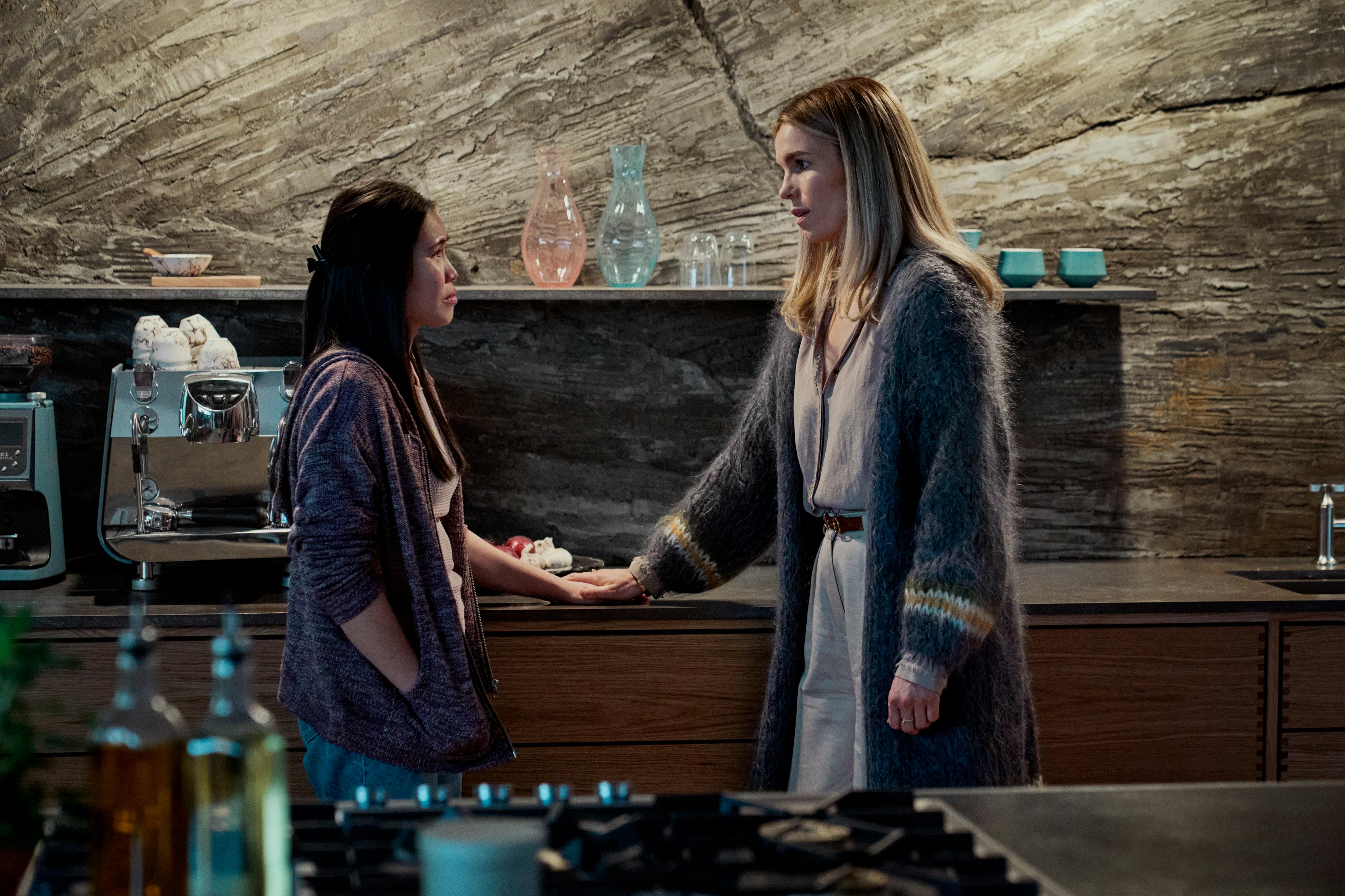 Excel Busano som Angel Reyes og Marie Bach Hansen som Cecile Mike Vinter-Jensen i 'Reservatet'