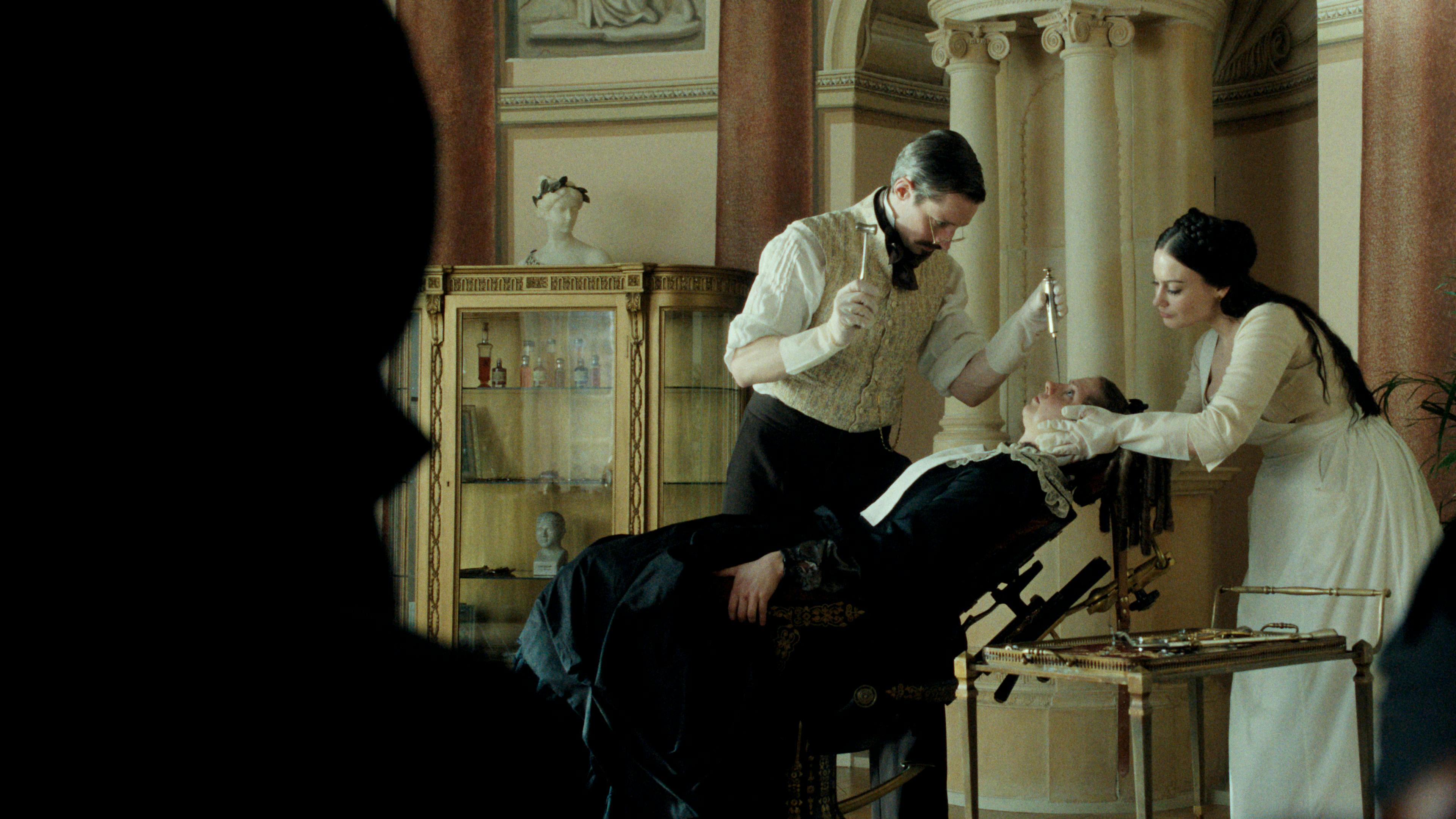 den stygge stedsøster anmeldelse Adam Lundgren Lea Myren