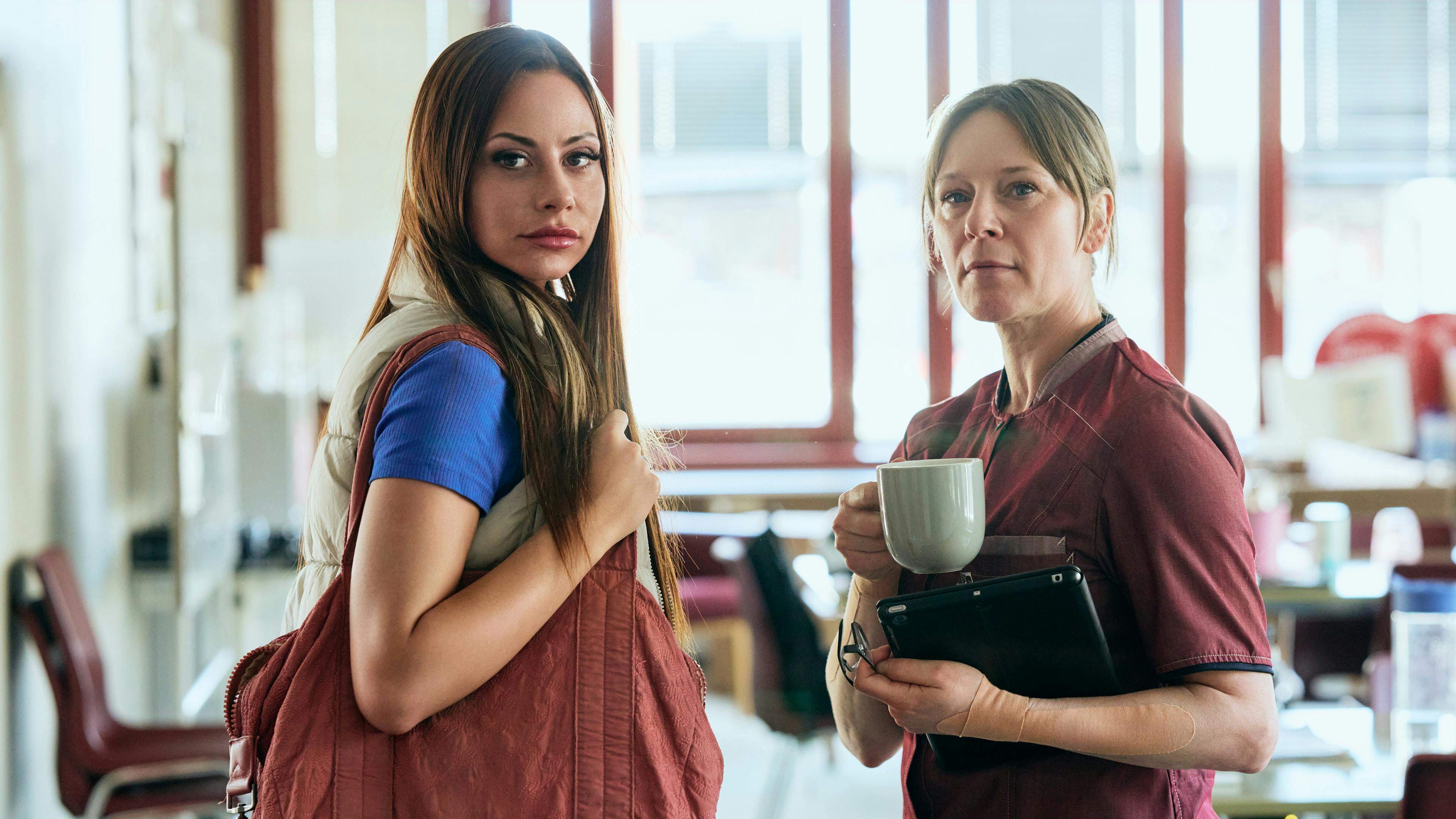 Tessa som Sille og Iben Hjejle som Rie i den nye dramaserie.