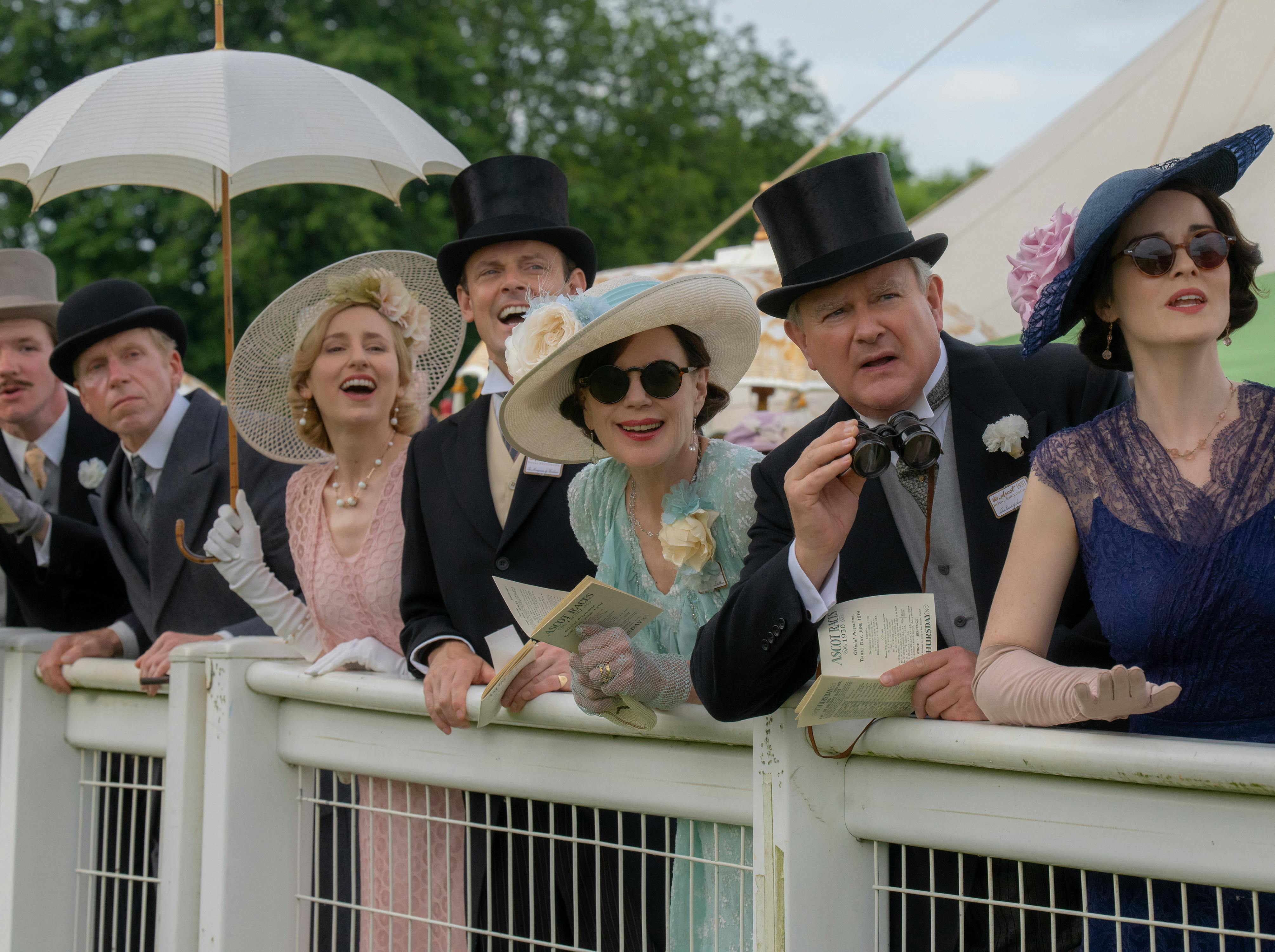 Laura Carmichael som Lady Edith, Harry Hadden-Paton som Bertie Hexham, Elizabeth McGovern som Cora Grantham, Hugh Bonneville er Robert Grantham og Michelle Dockery som Lady Mary.
