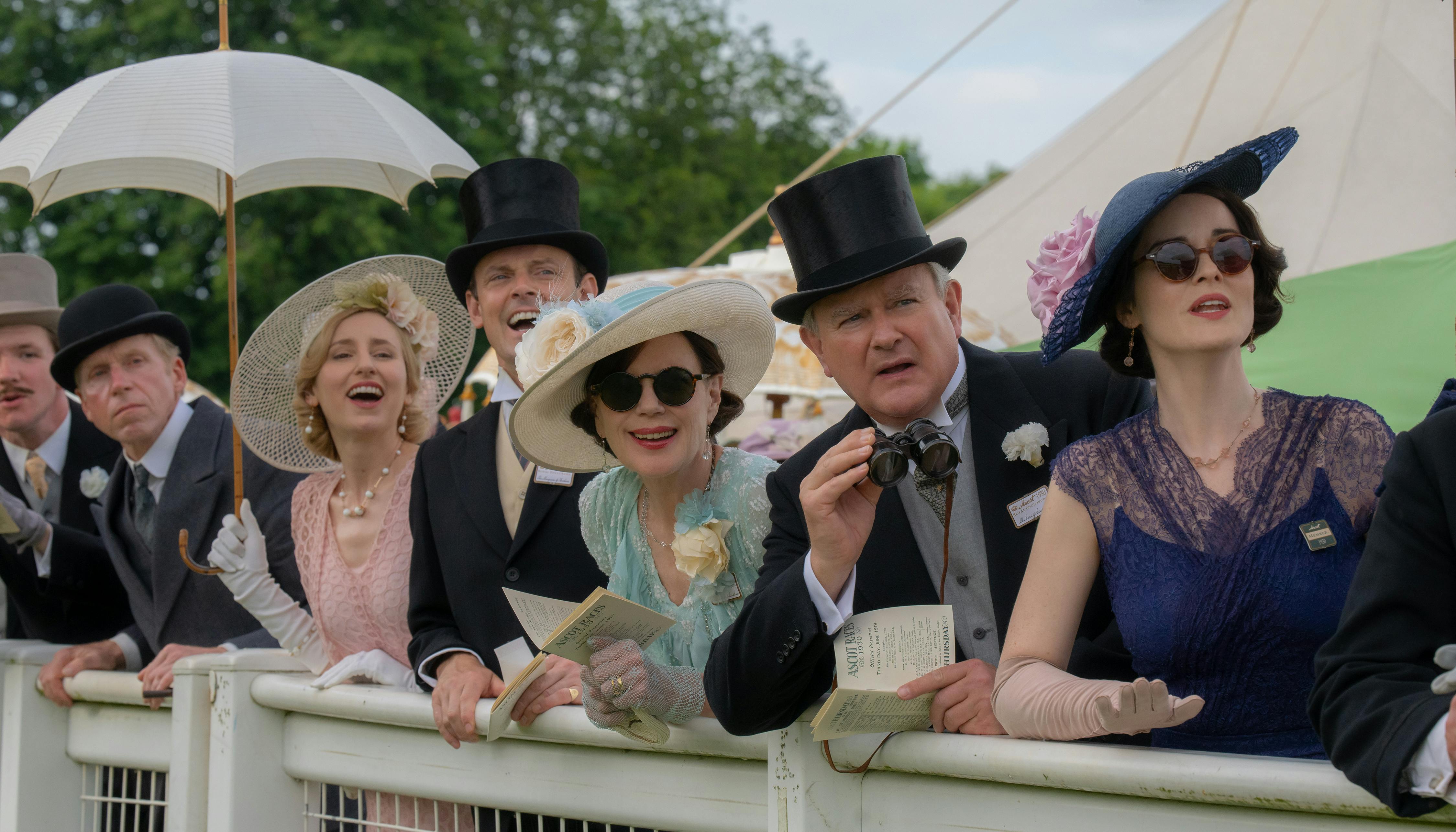 Laura Carmichael som Lady Edith, Harry Hadden-Paton som Bertie Hexham, Elizabeth McGovern som Cora Grantham, Hugh Bonneville er Robert Grantham og Michelle Dockery som Lady Mary.