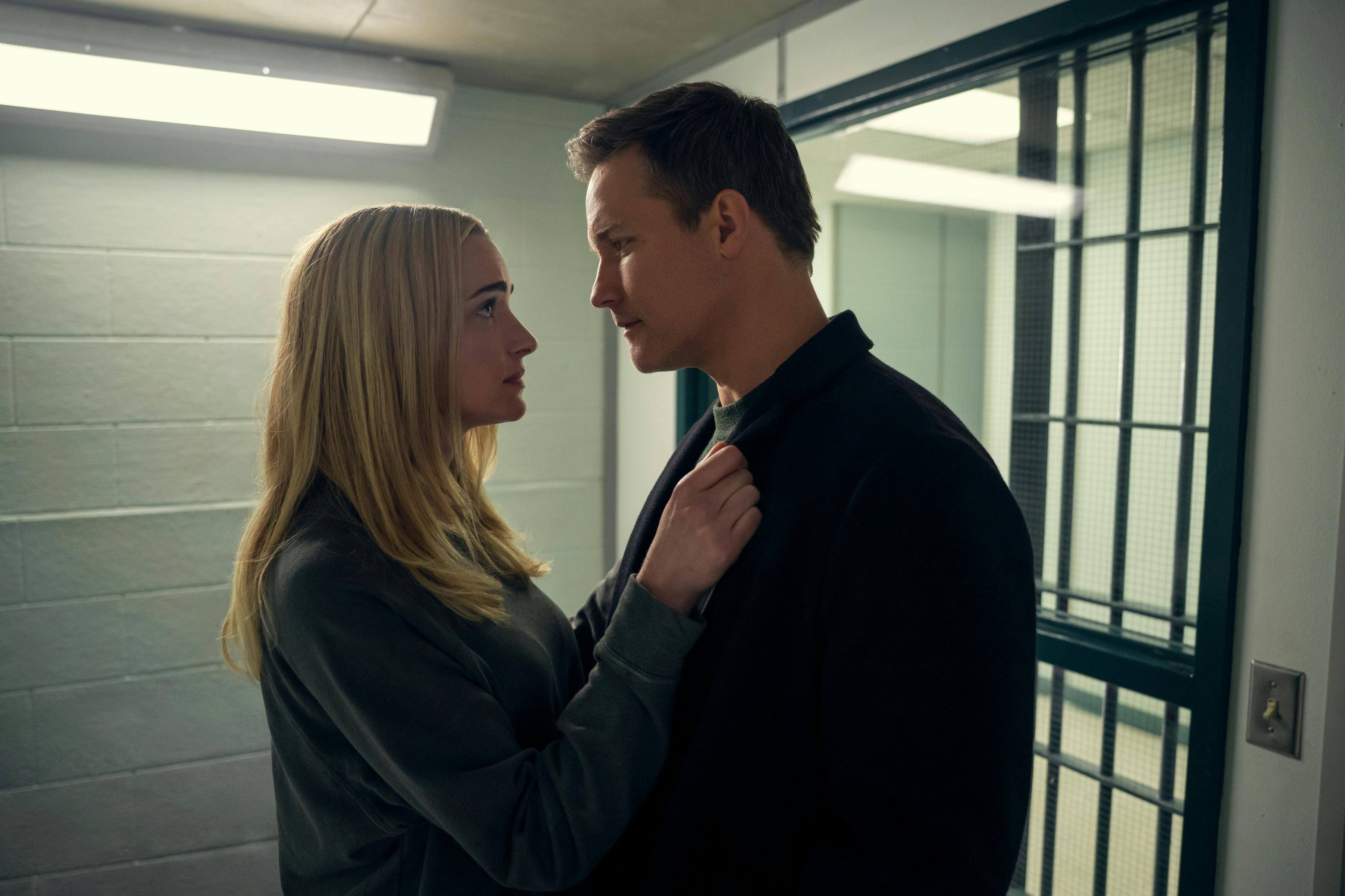 Ginny & Georgia.Brianne Howey as Georgia Miller, Scott Porter as Paul