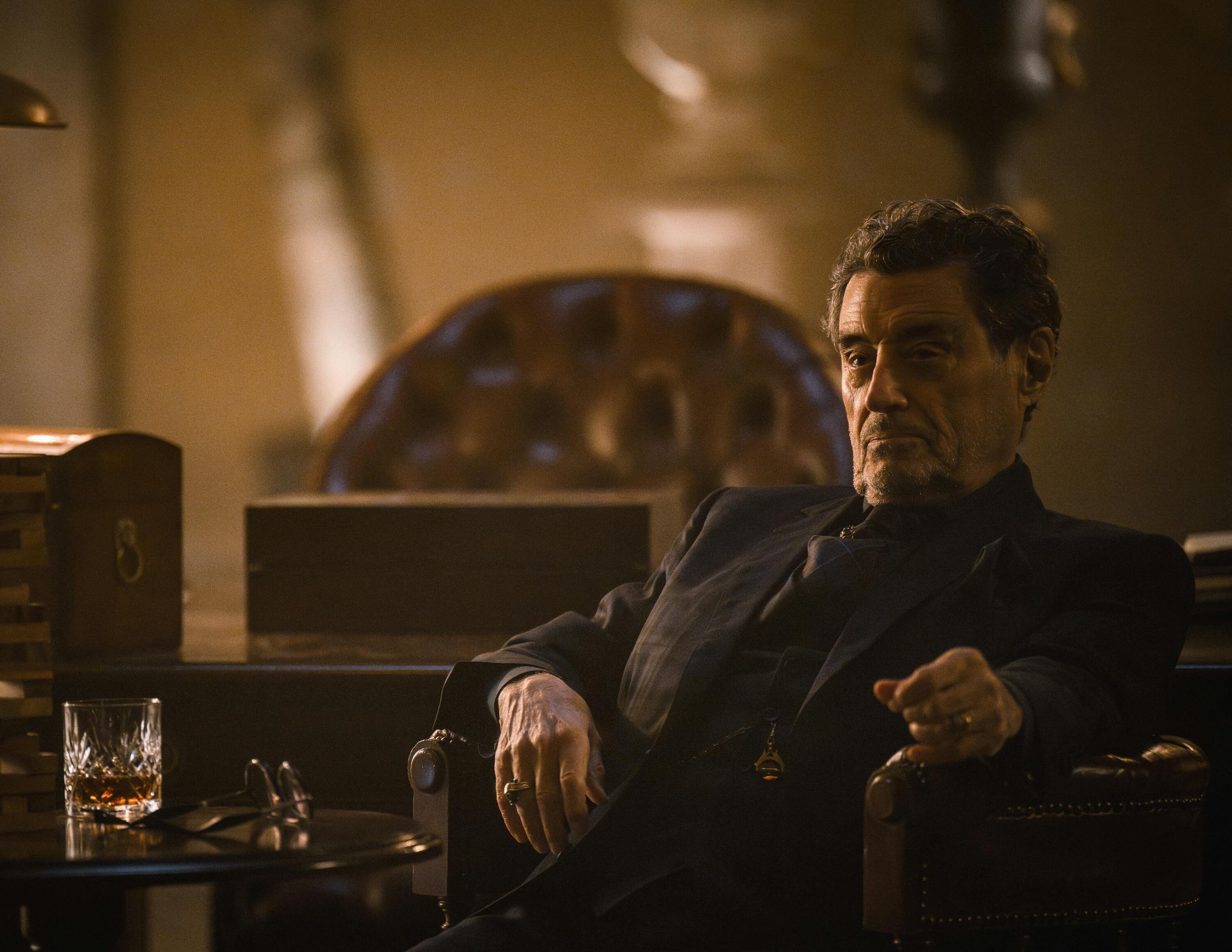 Ian McShane as METCALFE in DEEP COVER anmeldelse