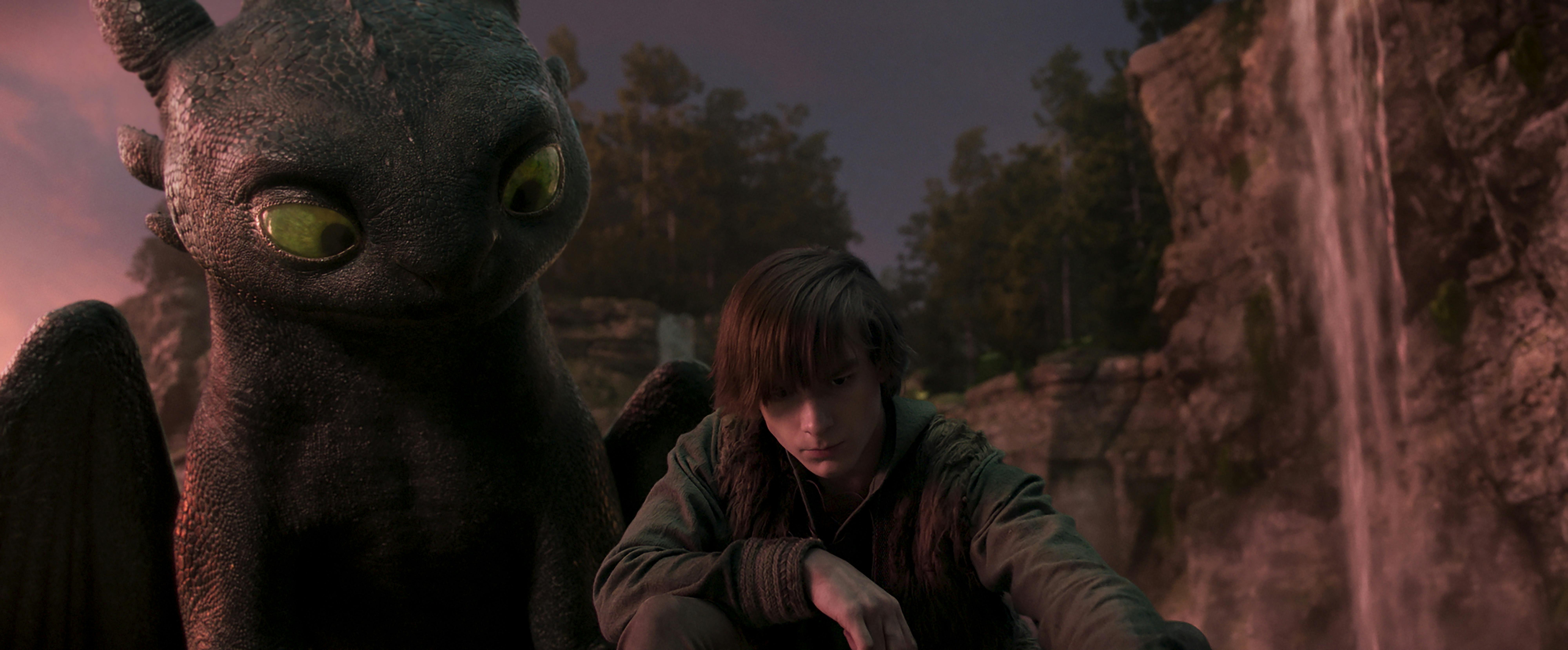 Night Fury dragon, Toothless tandløs Hiccup hikke Mason Thames sådan træner du din drage anmeldelse