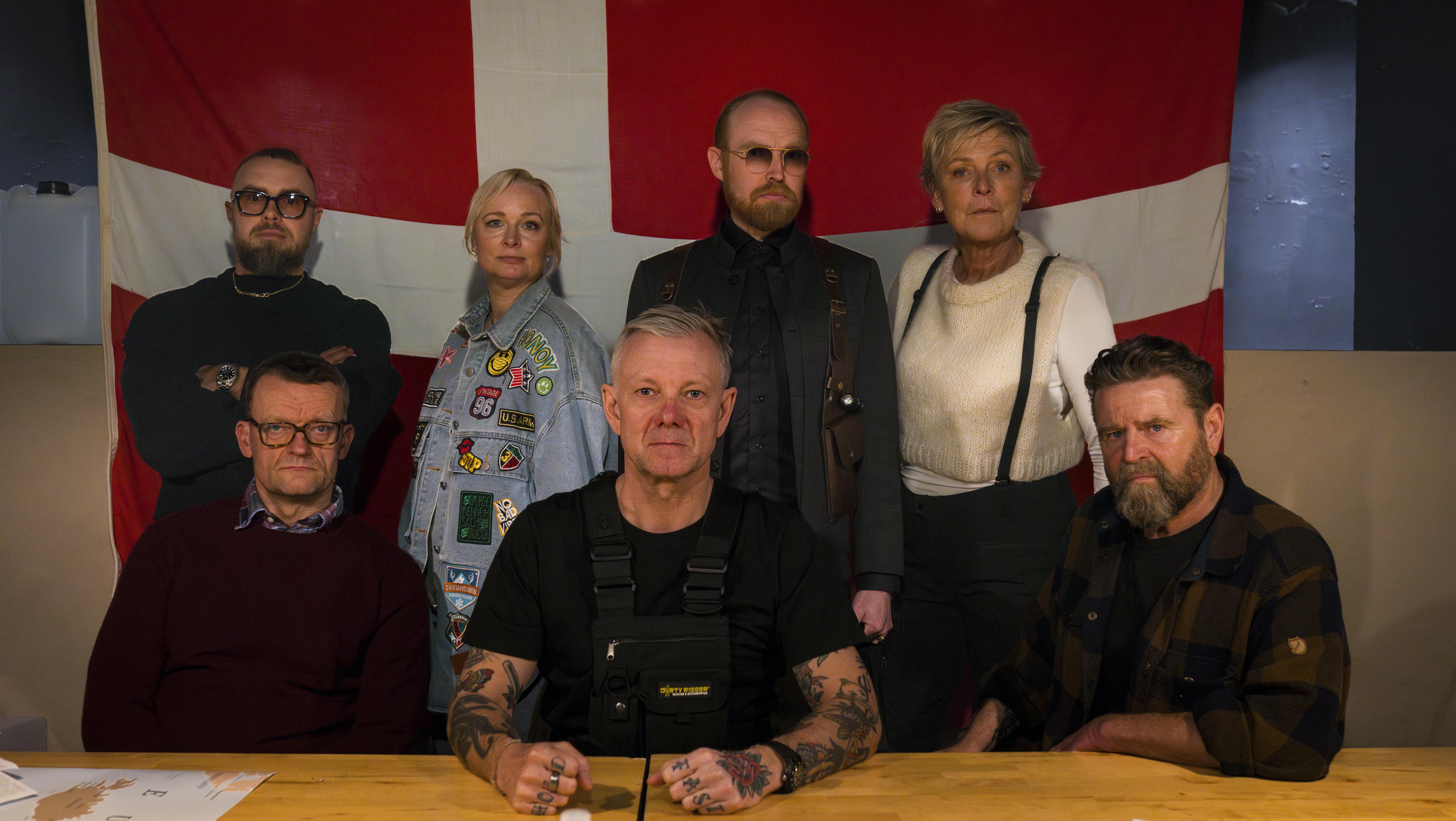 Peter Falktoft, Vicki Berlin, Jan Hellesøe, Søs Egelind, Frank Hvam, Casper Christensen og Peter Gantzler i 'Klovn' sæson 10