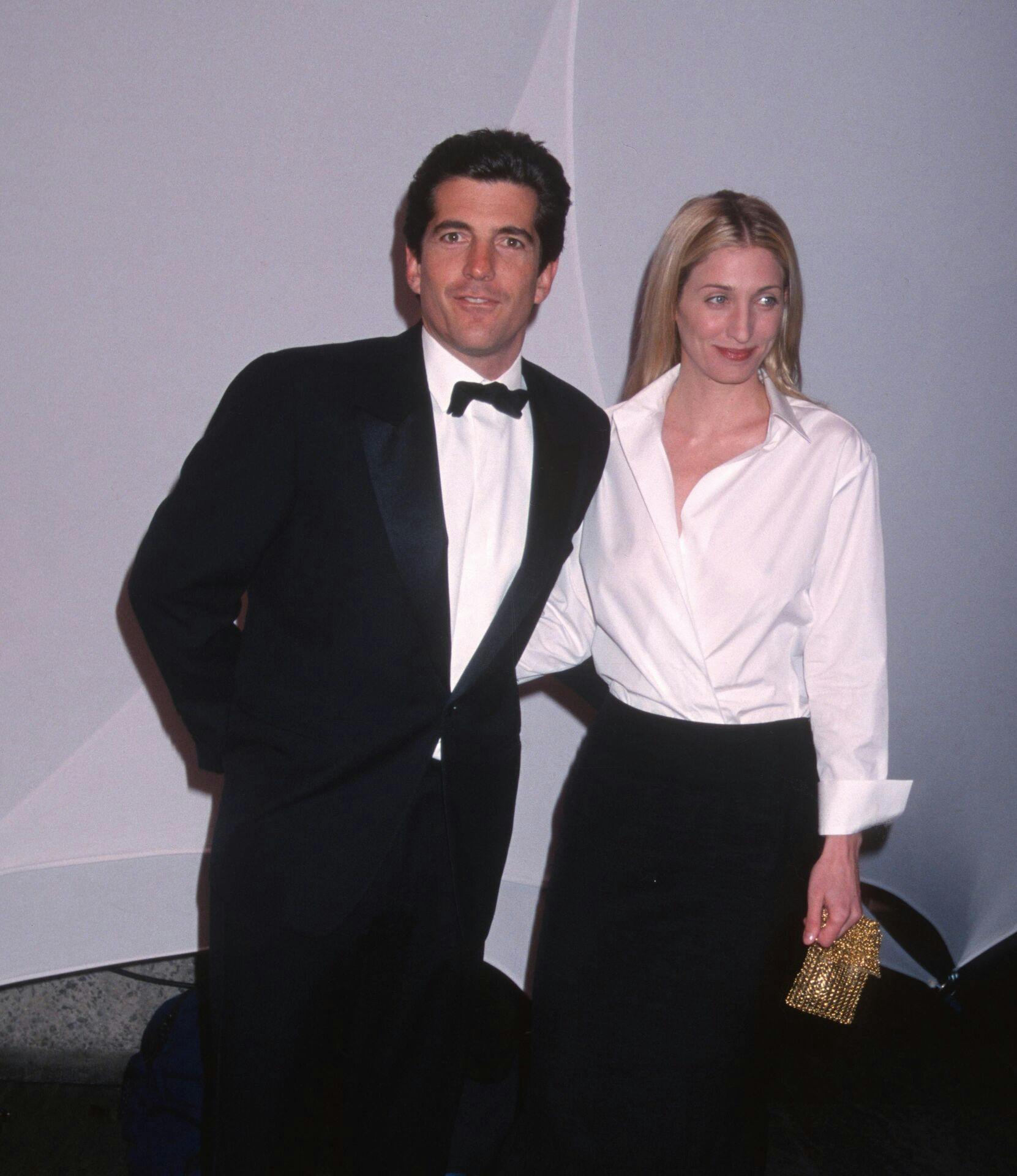 1999 John Kennedy Jr Carolyn Bessette Kennedy John Barrett/PHOTOlink.net / MediaPunch