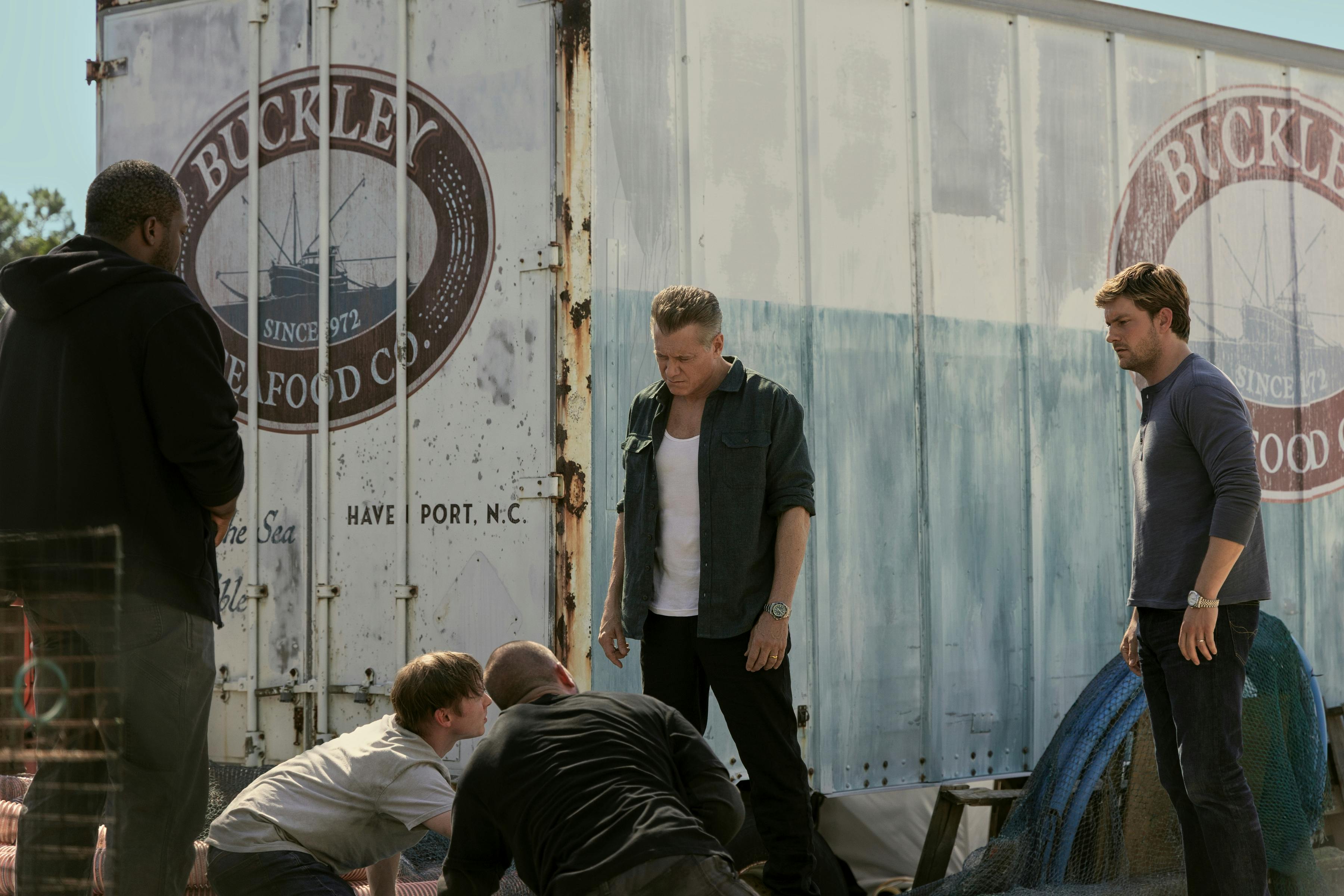 The Waterfront anmeldelse Brian Ashton Smith as Reggie, Joshua Brady as Hollis, Bryan Terry Snell as Levi, Holt McCallany as Harlan Buckley, Jake Weary as Cane Buckley 