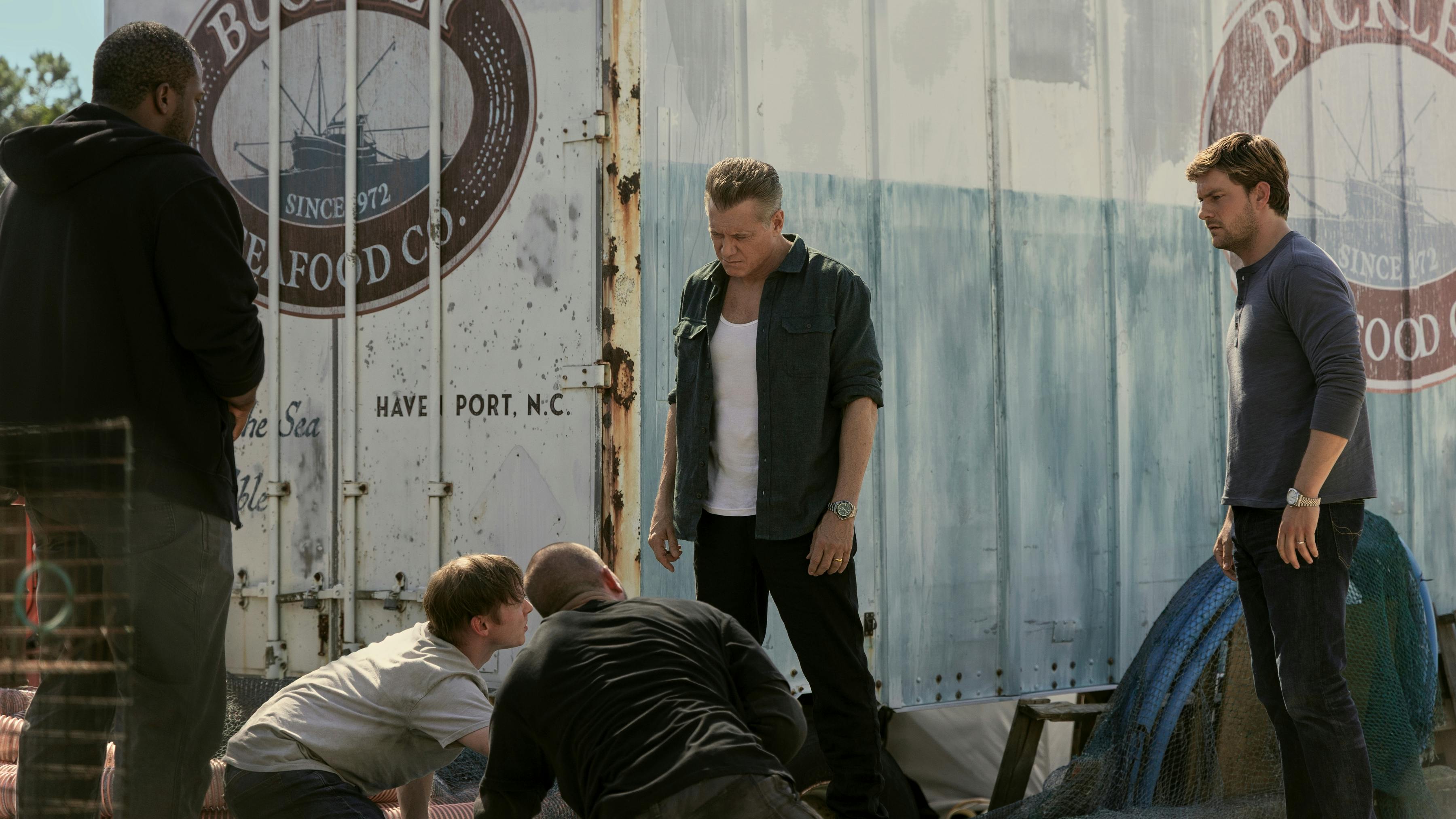 The Waterfront anmeldelse Brian Ashton Smith as Reggie, Joshua Brady as Hollis, Bryan Terry Snell as Levi, Holt McCallany as Harlan Buckley, Jake Weary as Cane Buckley