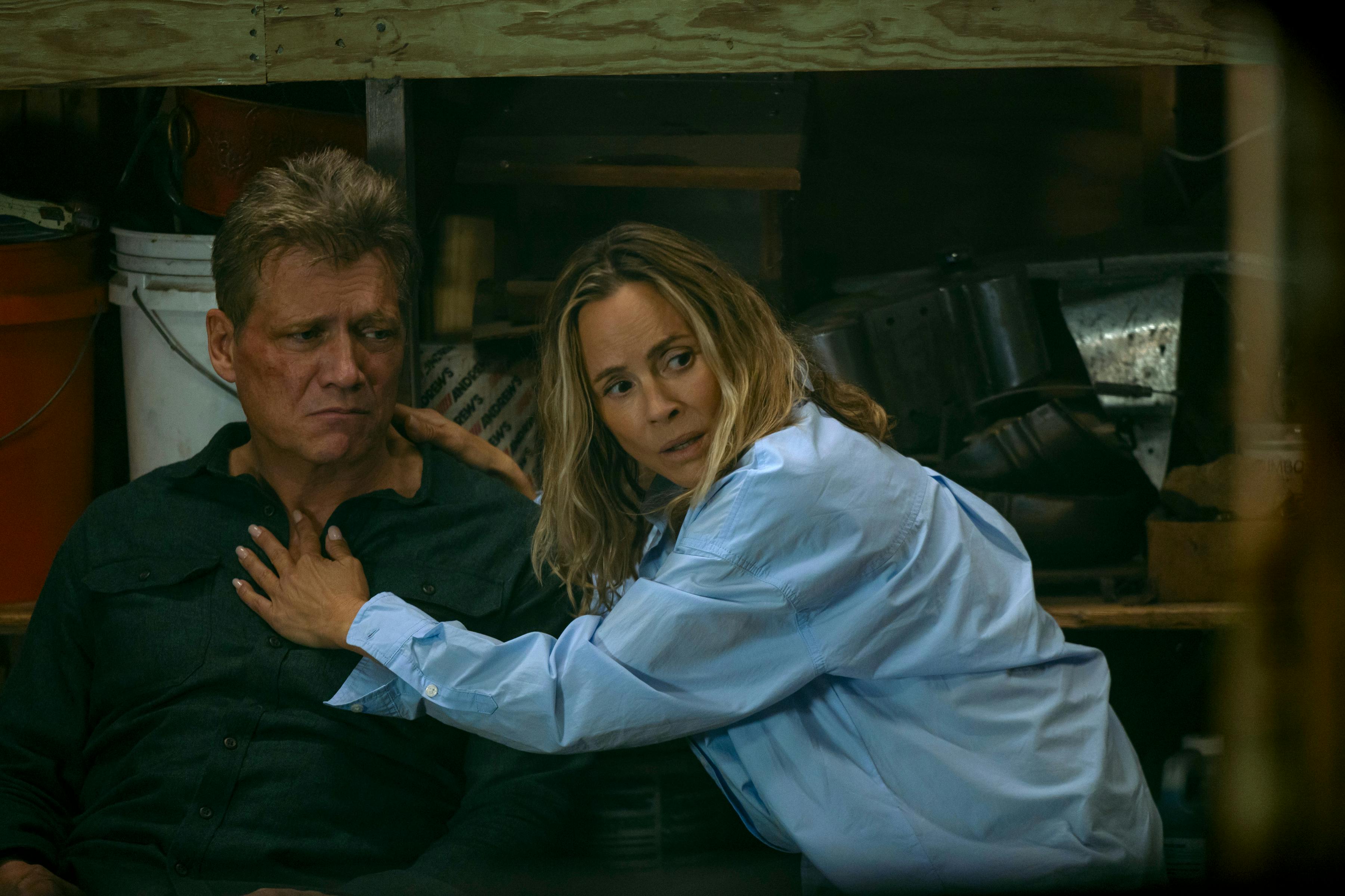 The Waterfront anmeldelse Holt McCallany as Harlan Buckley, Maria Bello as Belle Buckley 