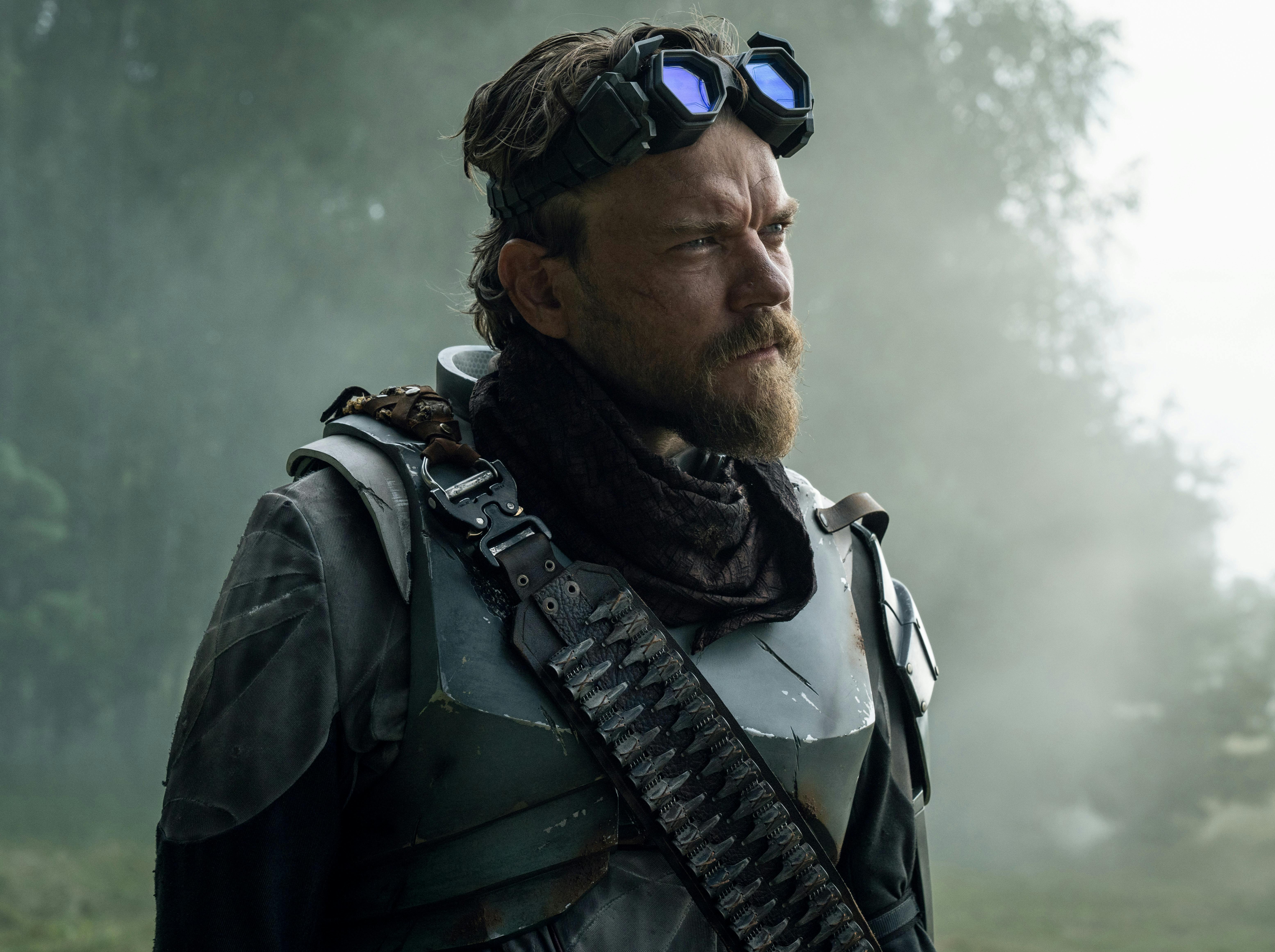 pilou asbæk foundation sæson 3 anmeldelse