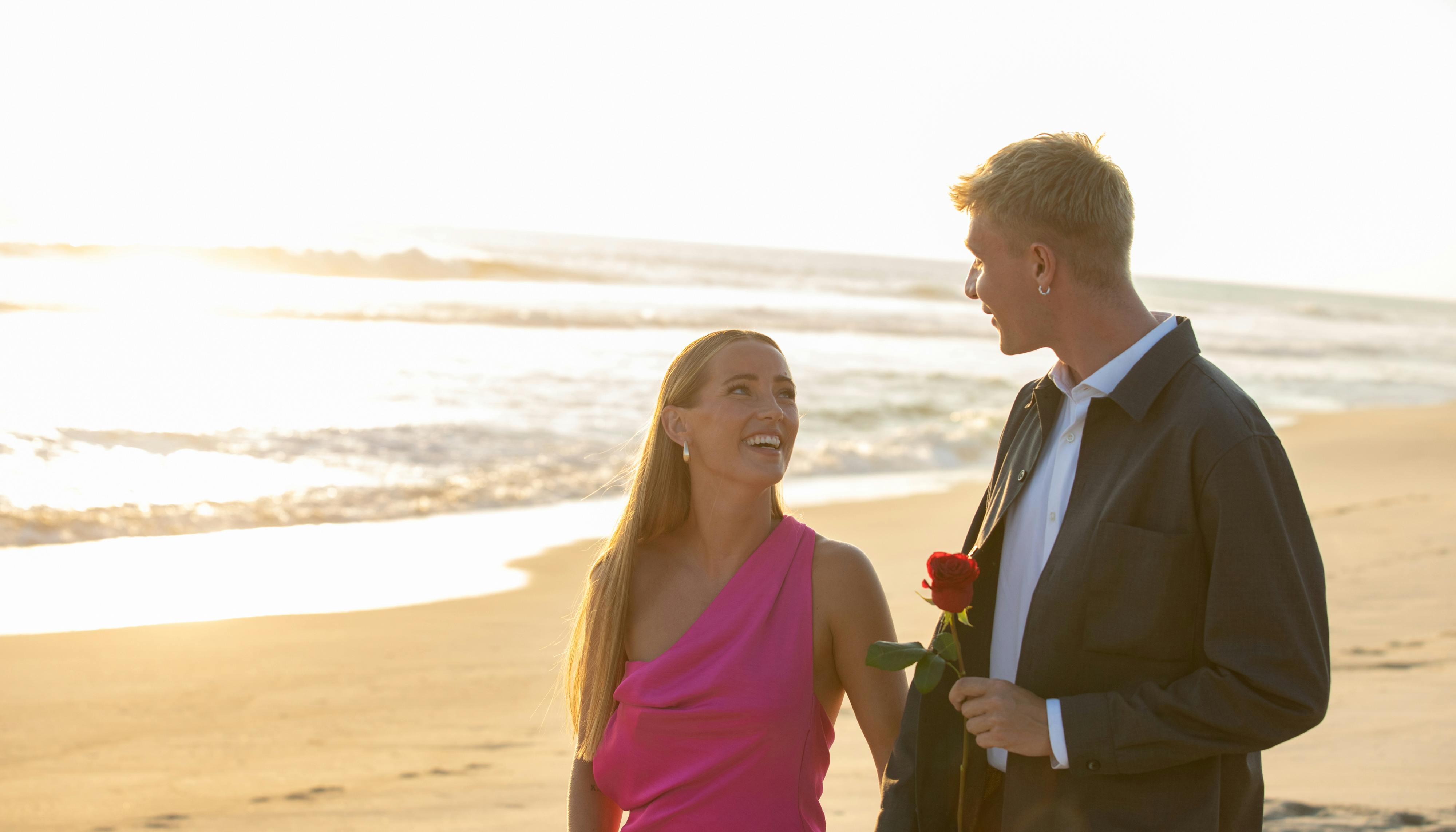 Mai Cermeño giver sin sidste rose til Alexander Wessel Rasmussen i sæson tre af "Bachelorette".