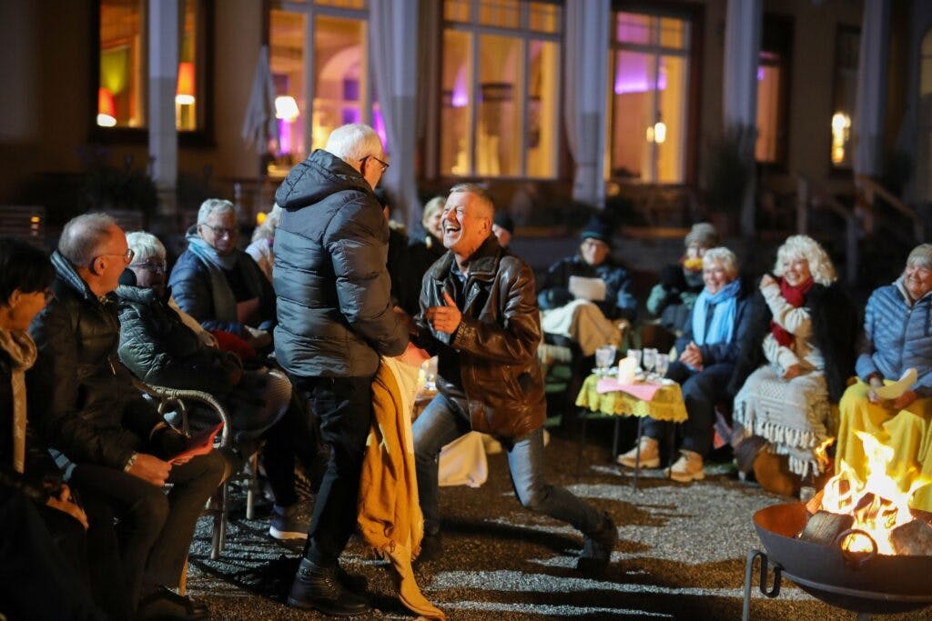 Der er drama rundt om lejrbålet.