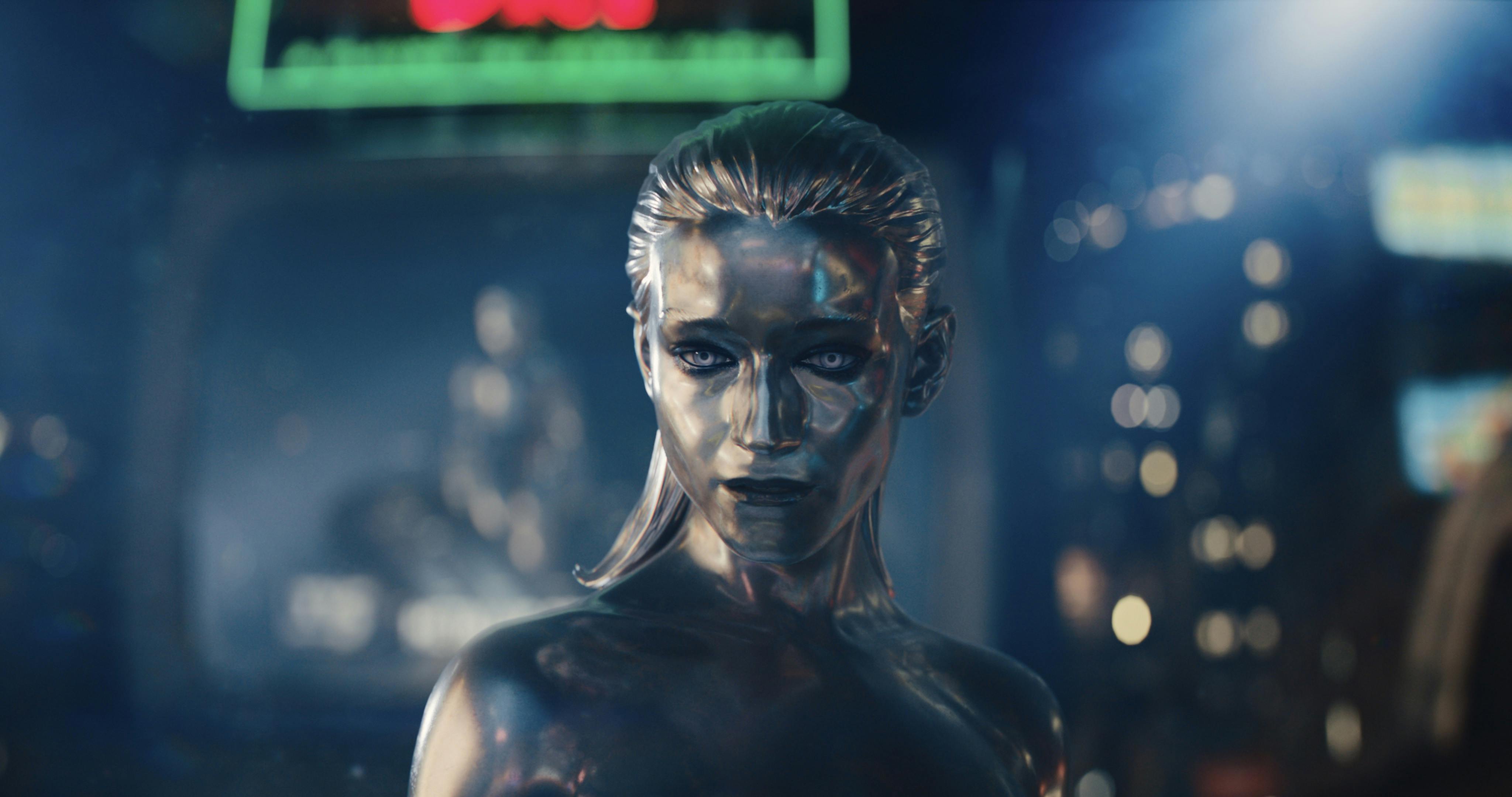 Julia Garner as Shalla-Bal/Silver Surfer THE FANTASTIC FOUR: FIRST STEPS anmeldelse