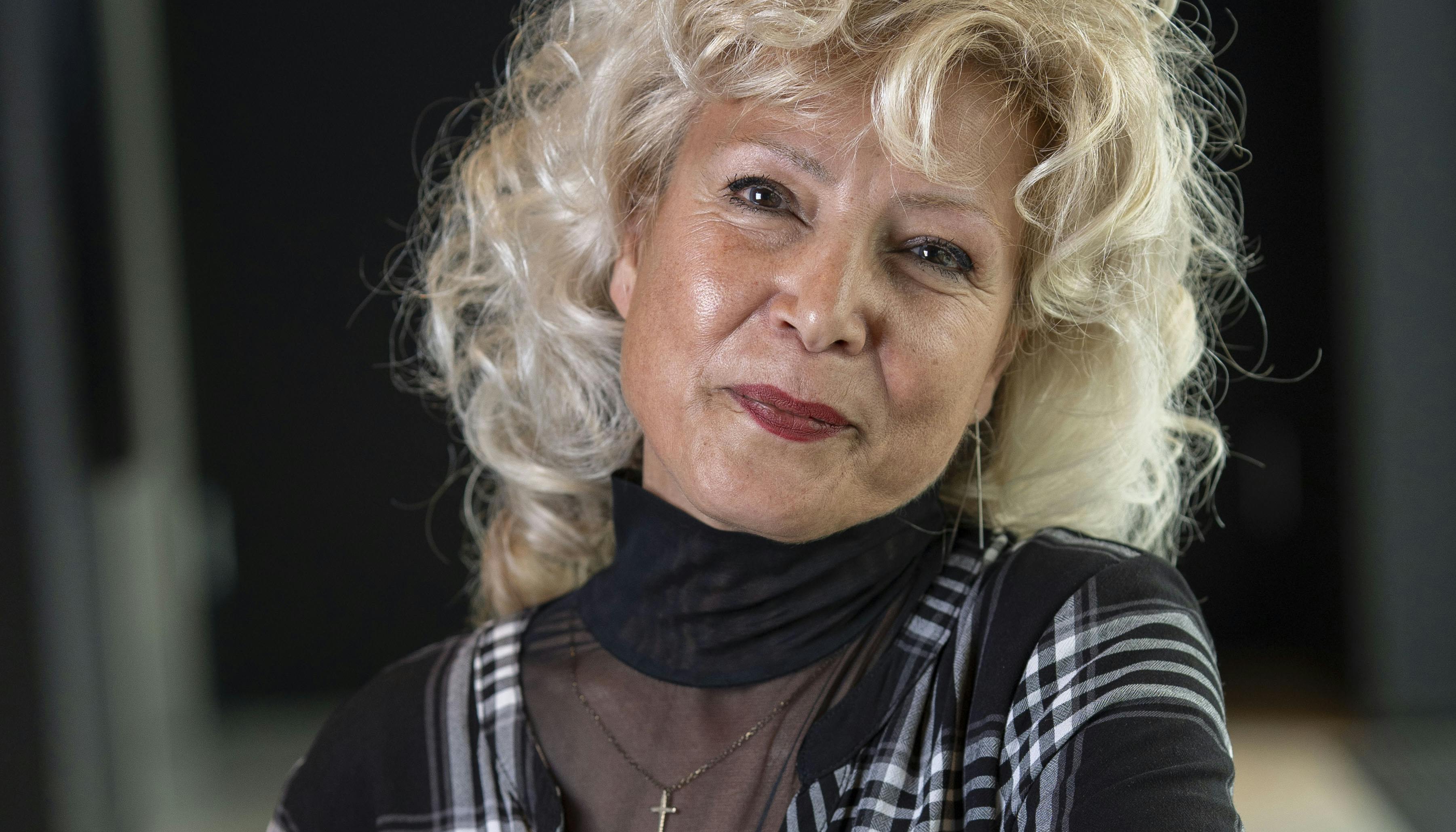 Femia drømmer om at blive standupkomiker.