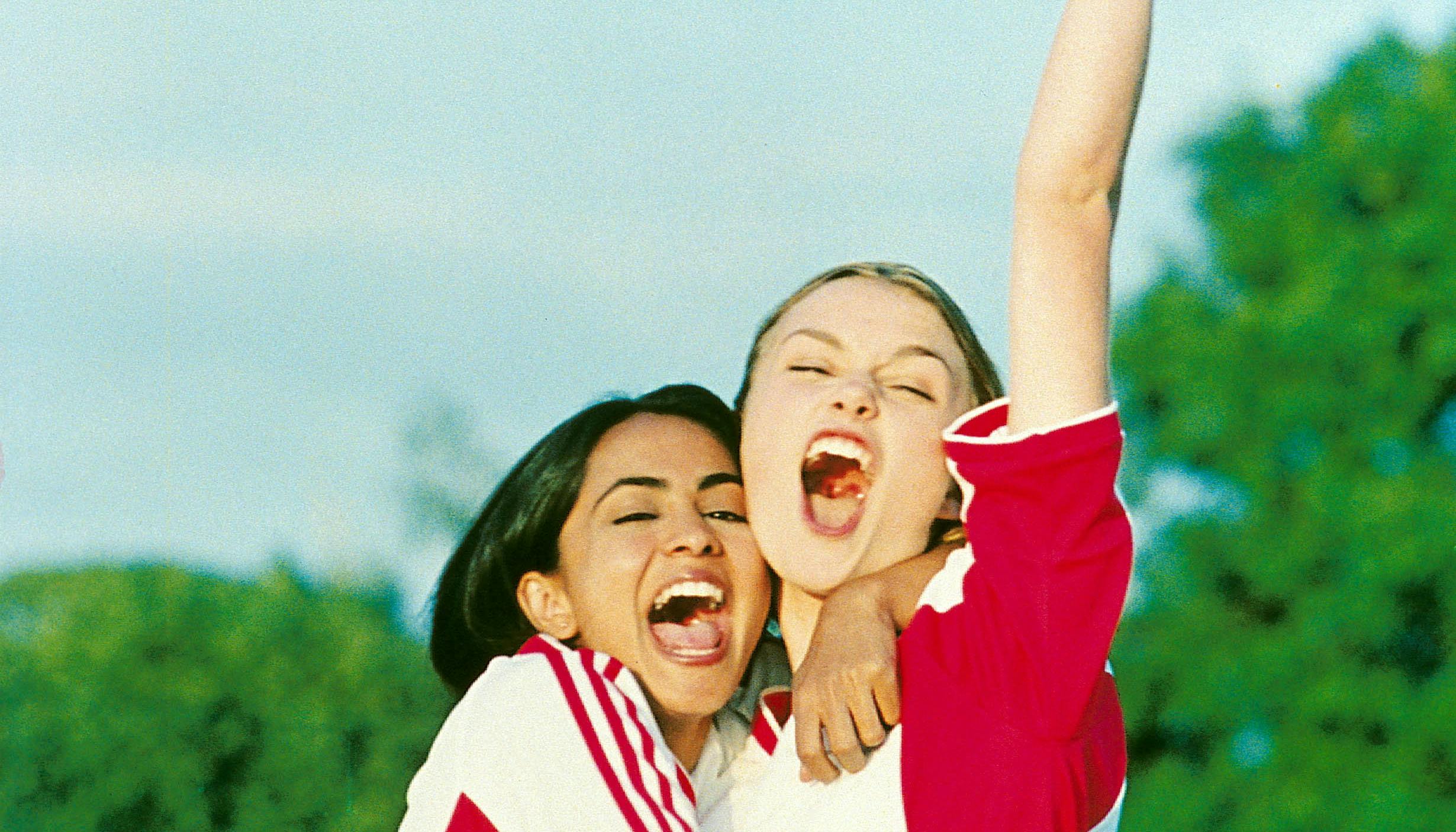 Den ikoniske fodboldfilm 'Bend it like Beckham' fra 2002 får en efterfølger – instruktøren håber at gense Parminder Nagra og Keira Knightley i nye roller.