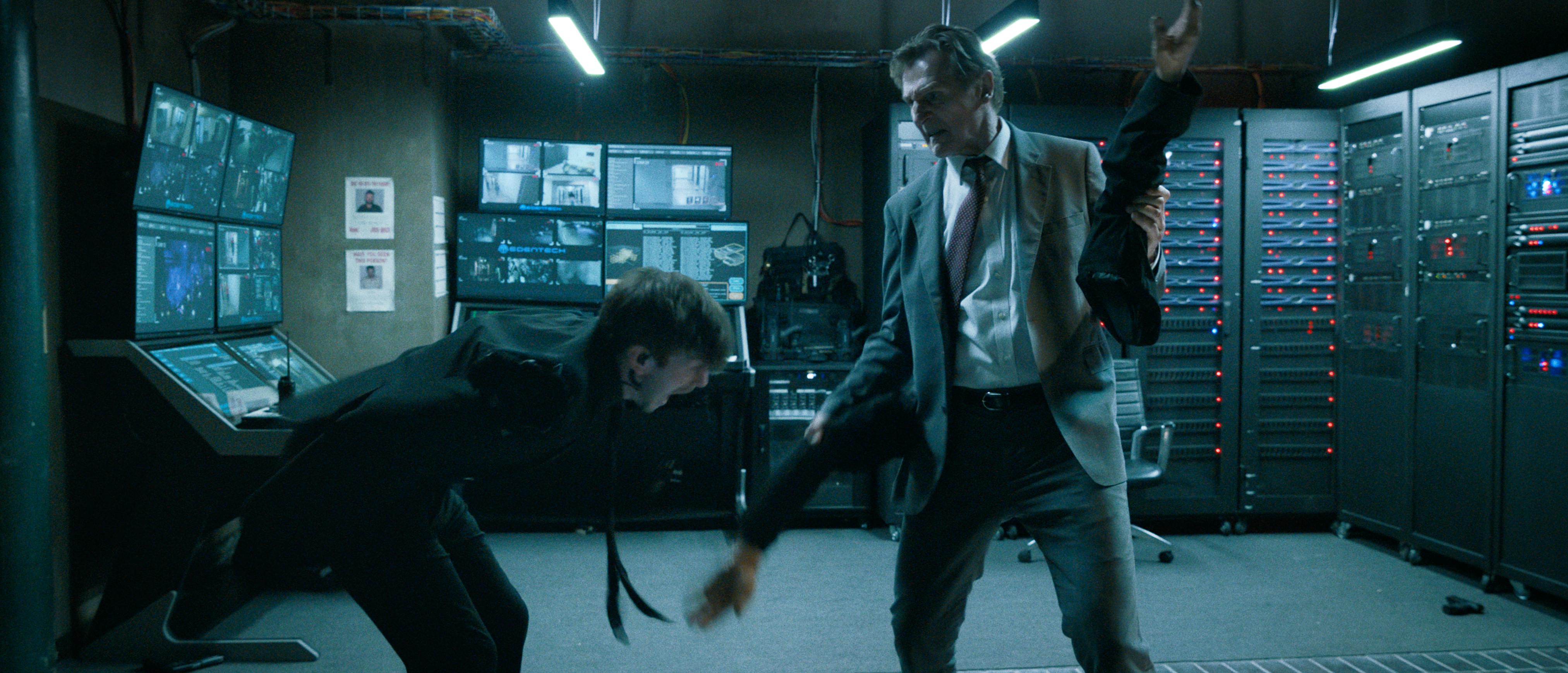 Liam Neeson plays Frank Drebin Jr. in The Naked Gun anmeldelse