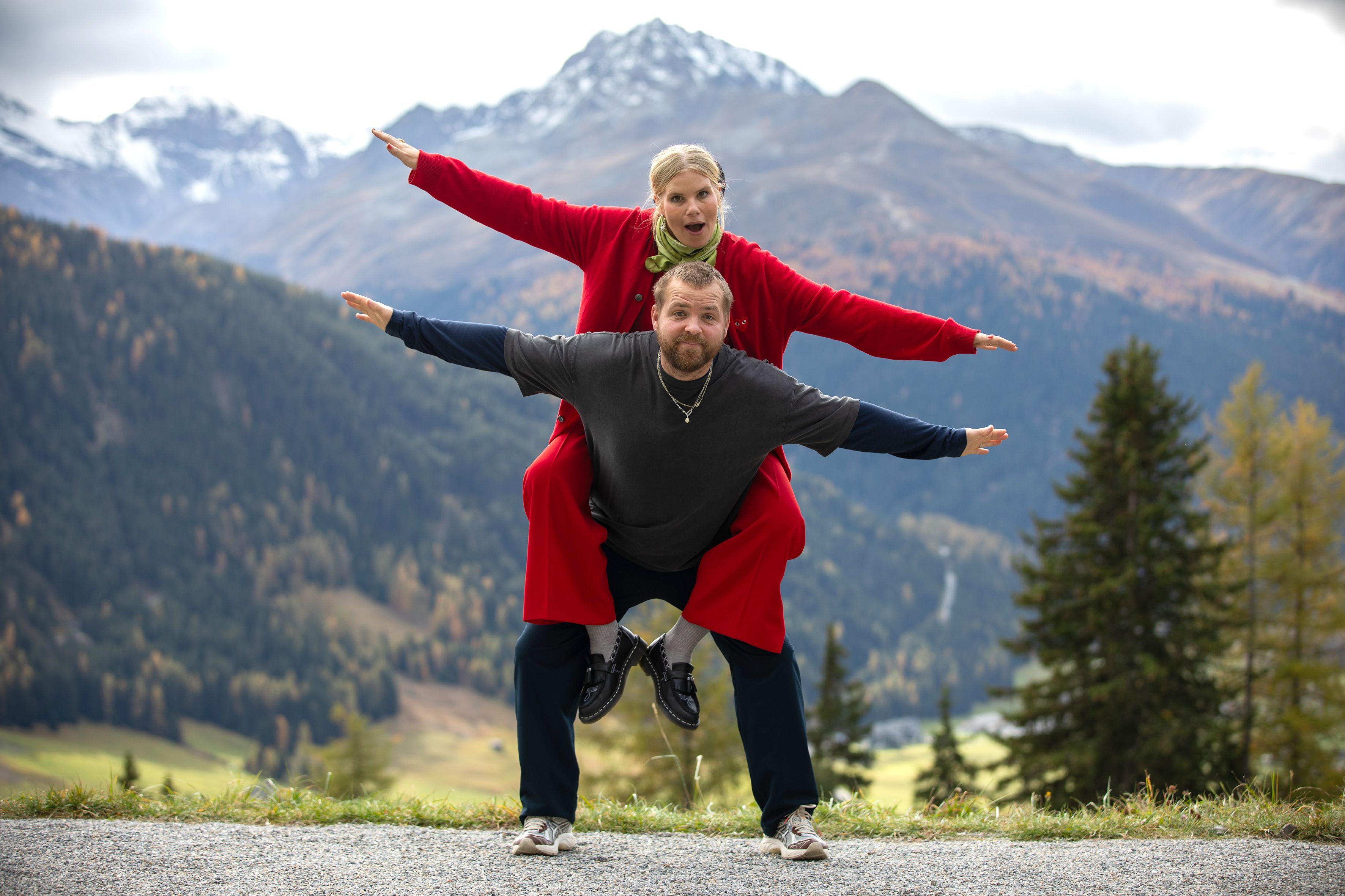 &#39;Hotel Romantik&#39; er - ligesom værterne Joakim Ingversen og Sofie Linde - flyvende.