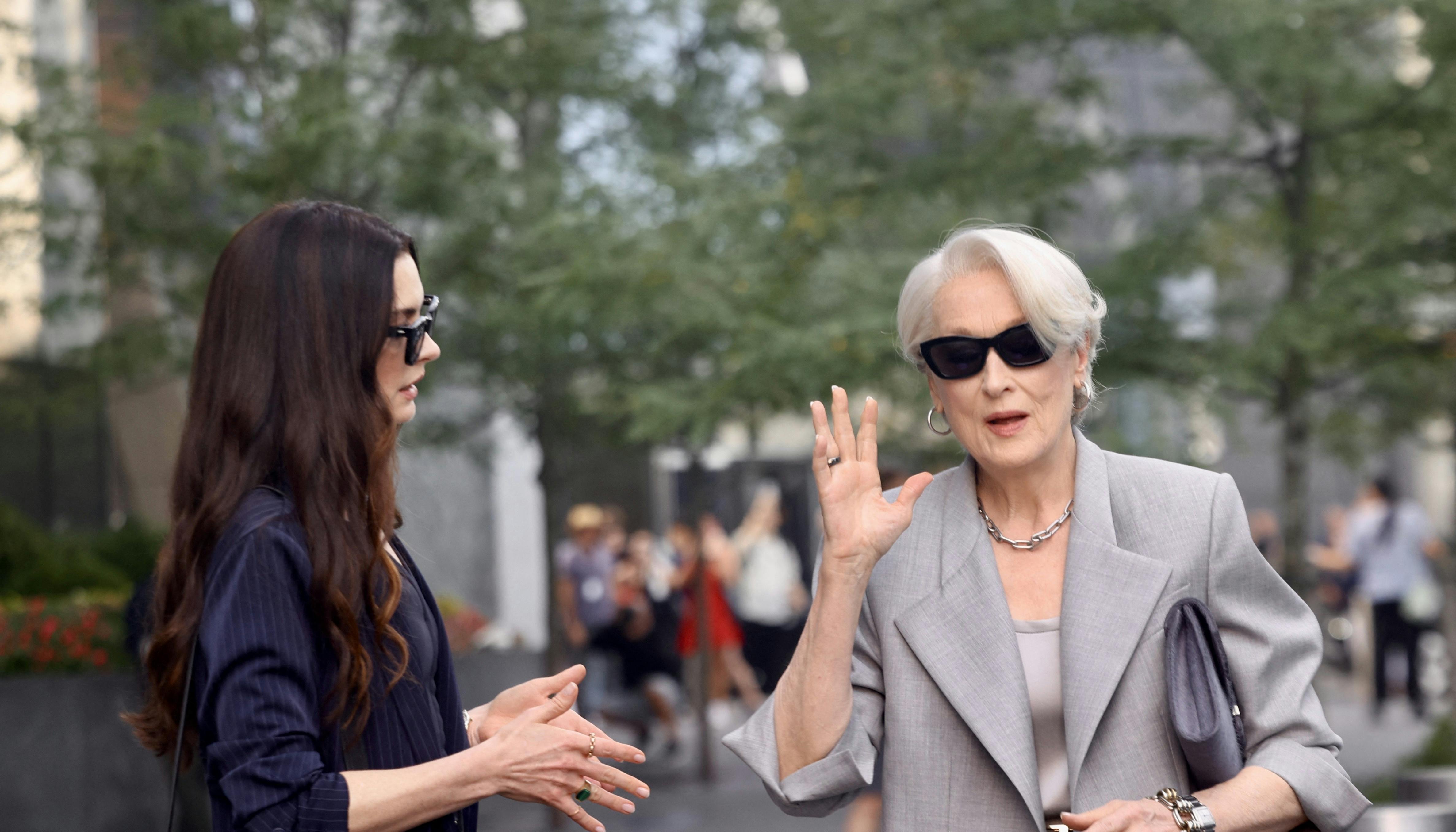 Anne Hathaway og Maryl Streep i rollerne som Andy Sachs og Miranda Priestley.