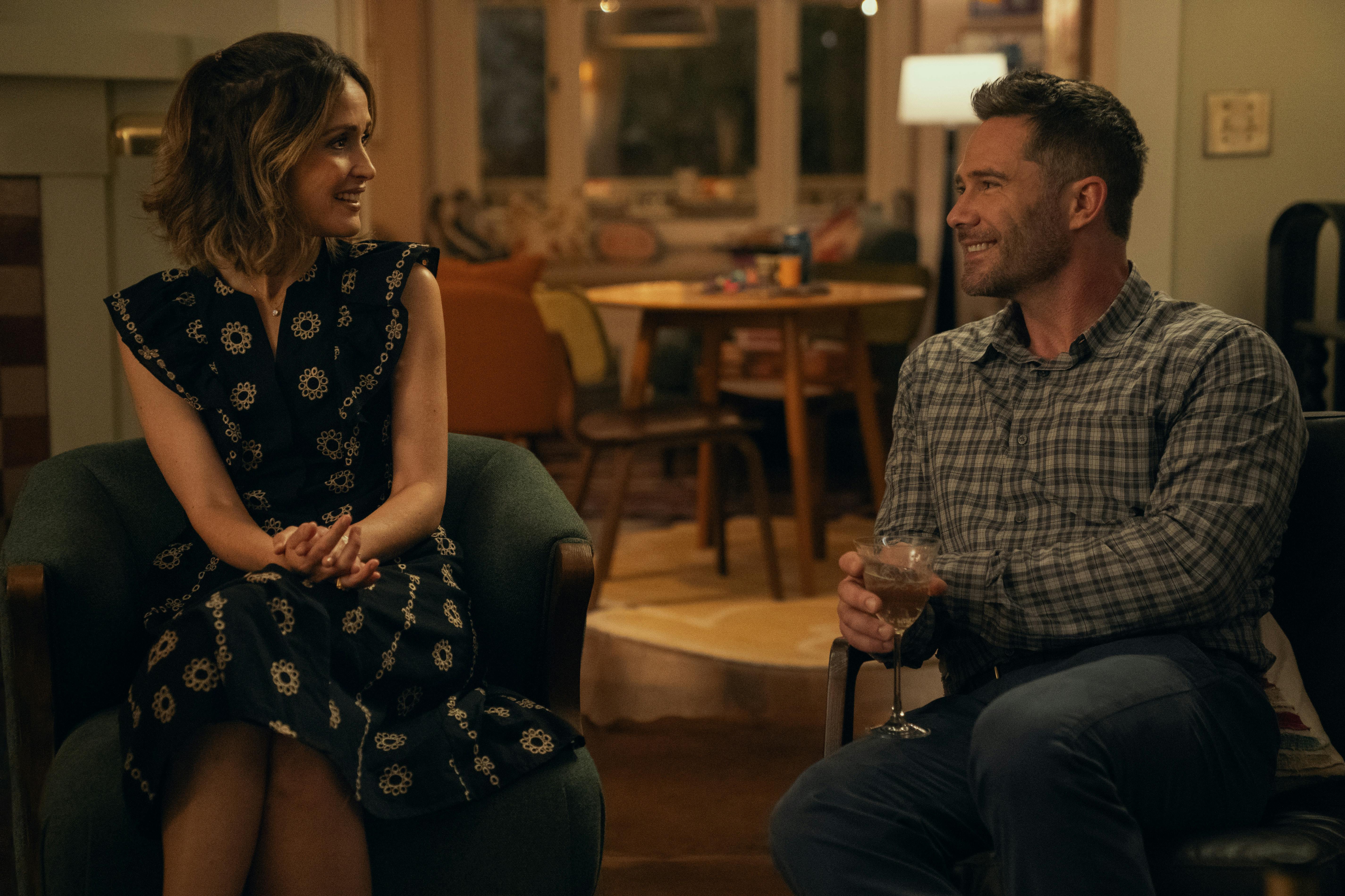 rose byrne luke macfarlane platonic sæson 2 anmeldelse