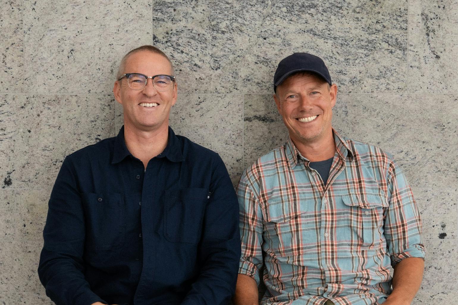 De to 'Nul stjerner'-værter, Jan Elhøj og Morten Kirckhoff, er ugens gæster i podcasten 'Det, vi elsker'