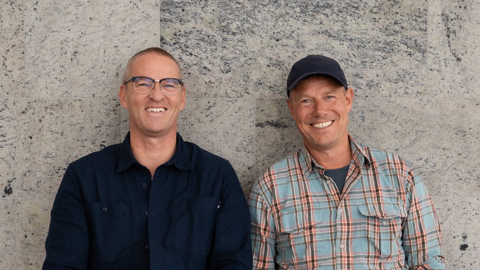 De to 'Nul stjerner'-værter, Jan Elhøj og Morten Kirckhoff, er ugens gæster i podcasten 'Det, vi elsker'