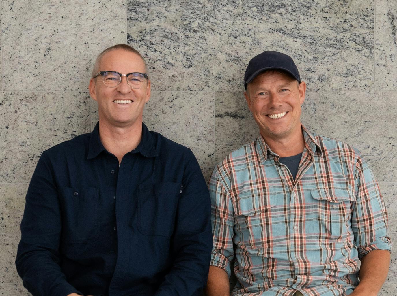 De to 'Nul stjerner'-værter, Jan Elhøj og Morten Kirckhoff, er ugens gæster i podcasten 'Det, vi elsker'