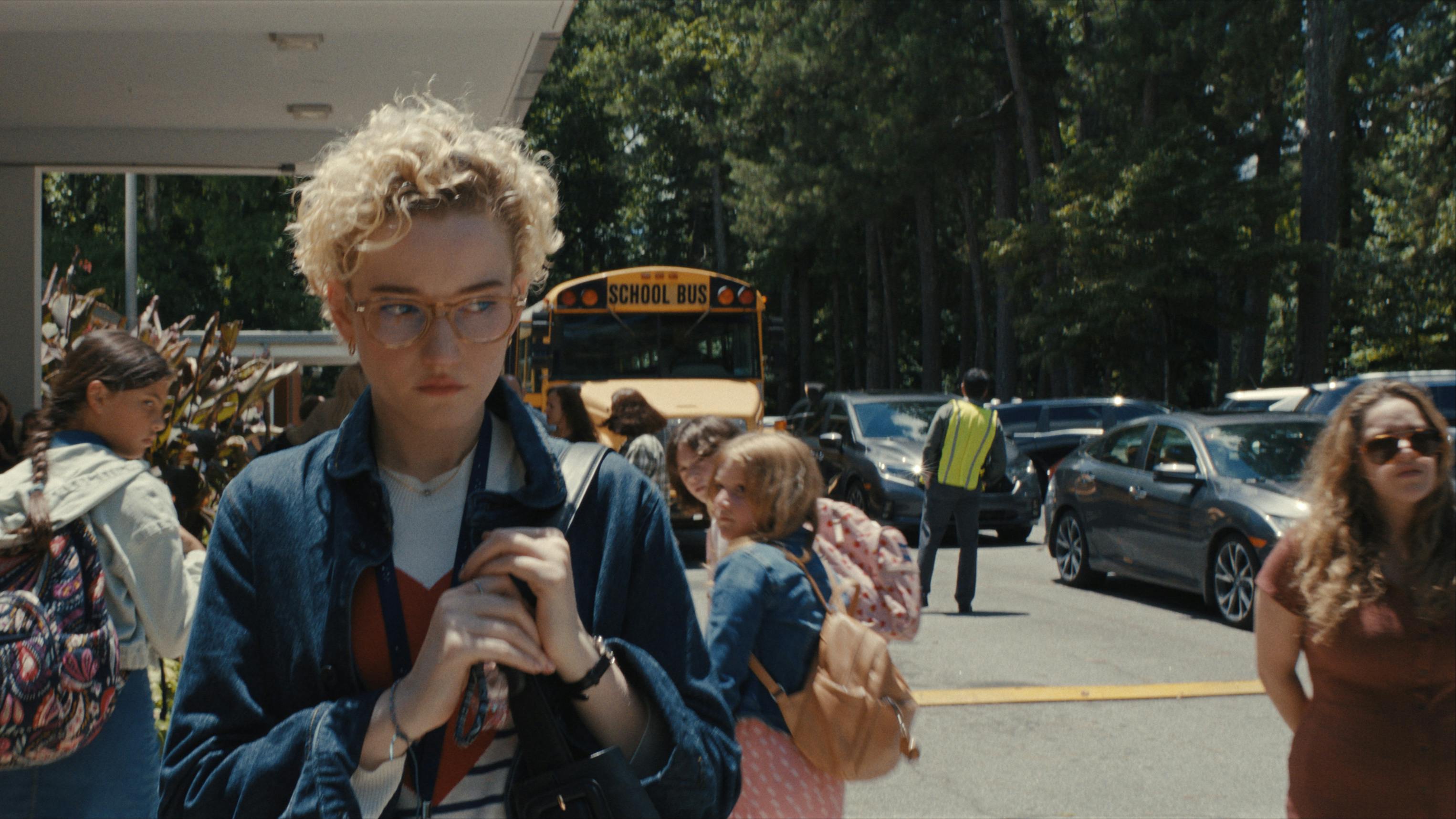 julia garner weapons anmeldelse