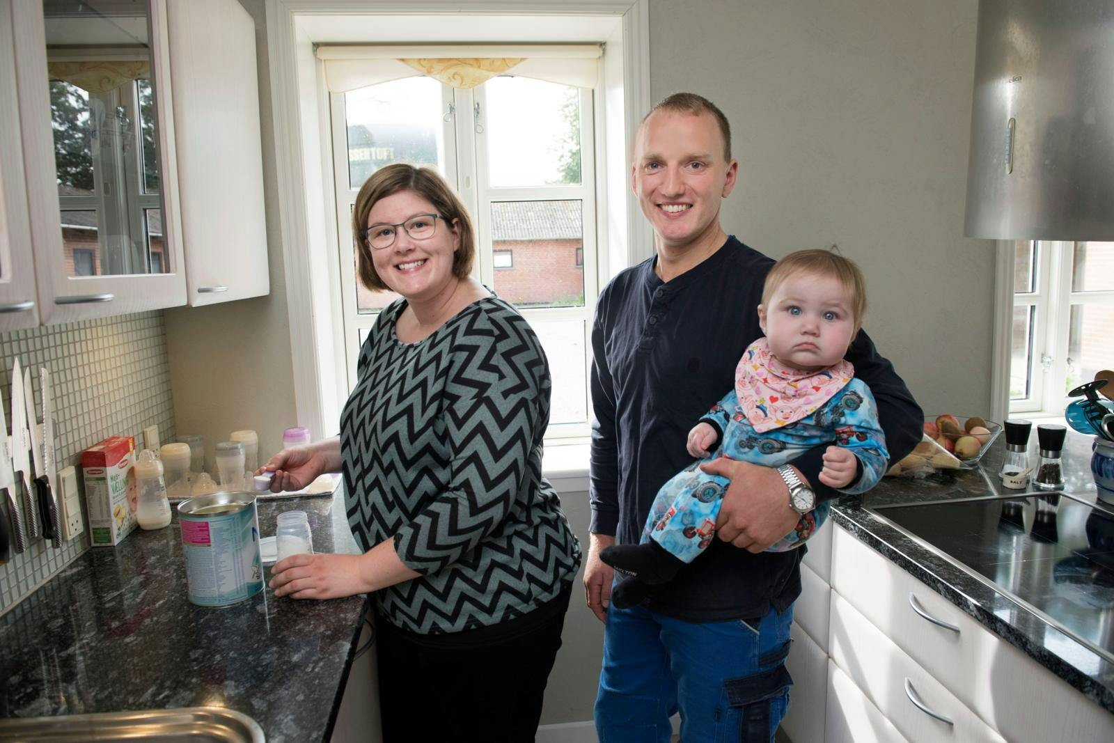 Her ser parret sammen med deres datter, Marie