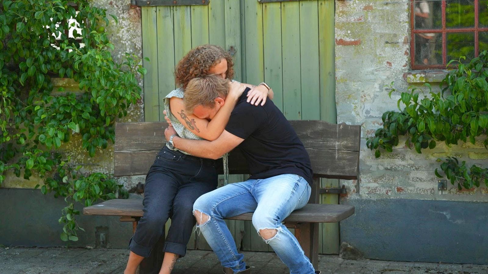 Carsten kunne ikke holde tårerne tilbage, da han valgte Maja fra i programmet. Han endte også med at fortryde og tage hende med på romantisk weekend: – Jeg var rigtig ked af det, da jeg blev valgt fra, men jeg var ikke sur. Så jeg blev bare rigtig glad, da Carsten ringede igen, siger Maja