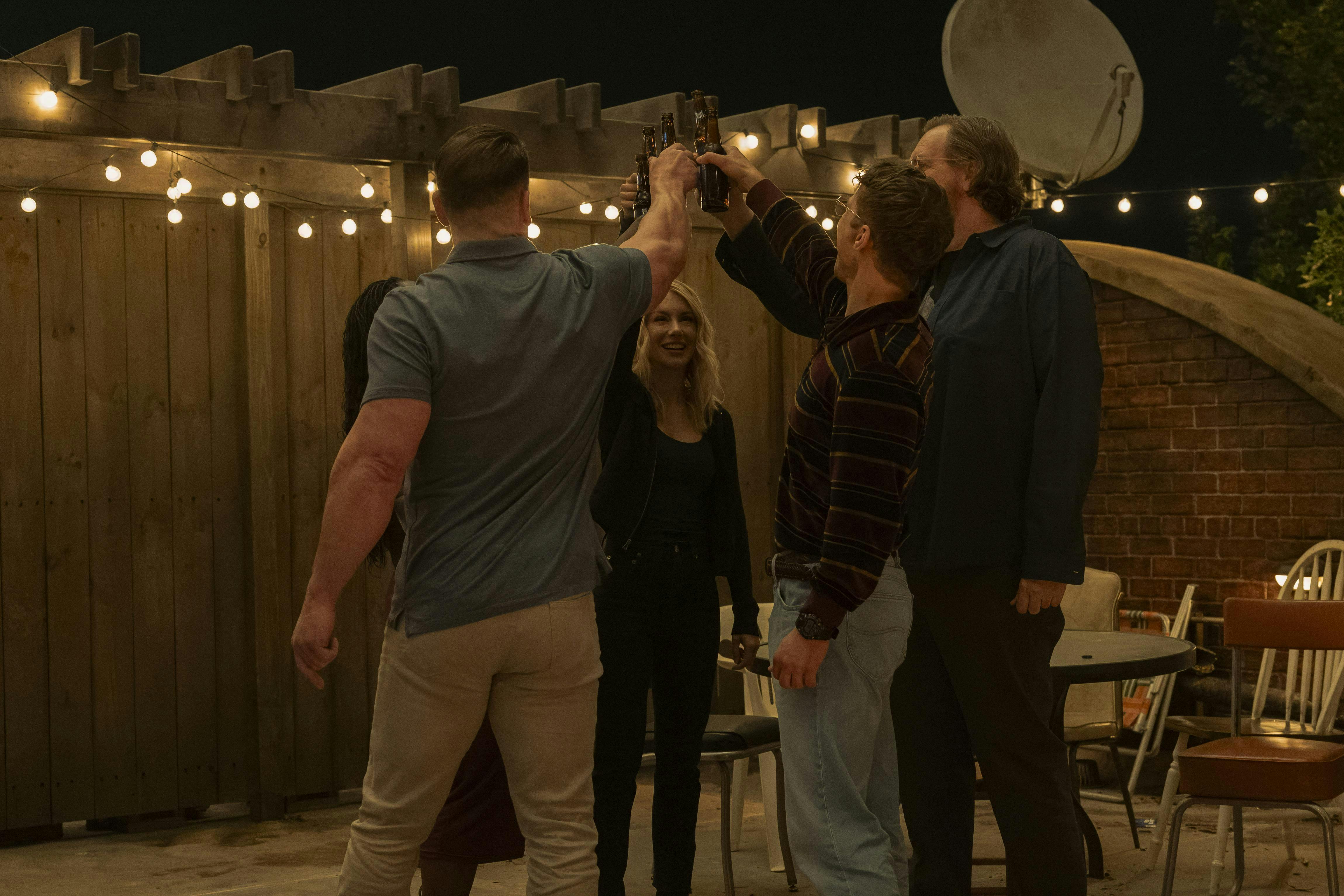 danielle brooks john cena jennifer holland freddie stroma steve agee peacemaker sæson 2 anmeldelse