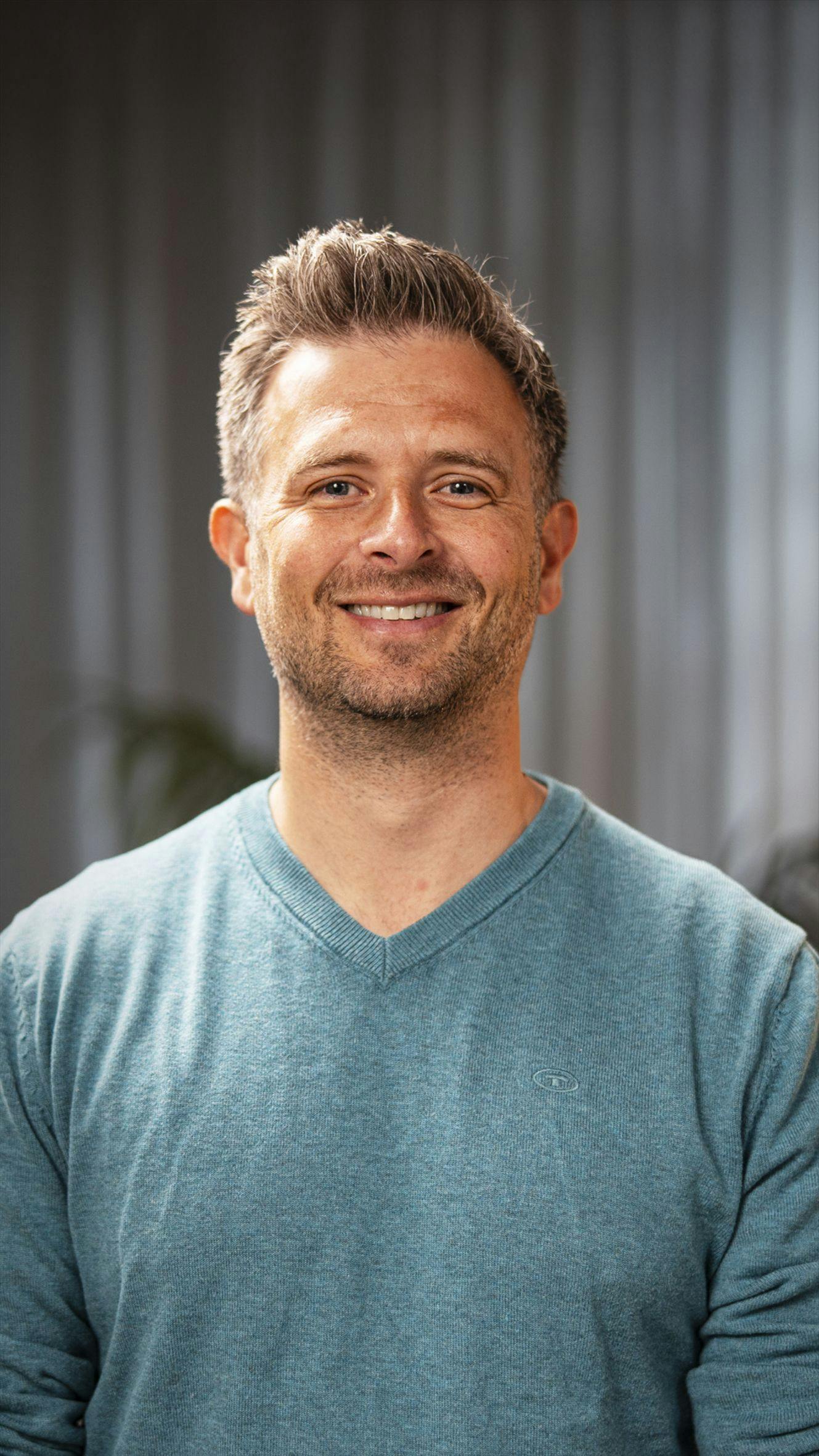 Lasse på 41 år er fra Virum og arbejder som specialkonsulent hos politiet og er samtidig lokalpolitiker for de Konservative