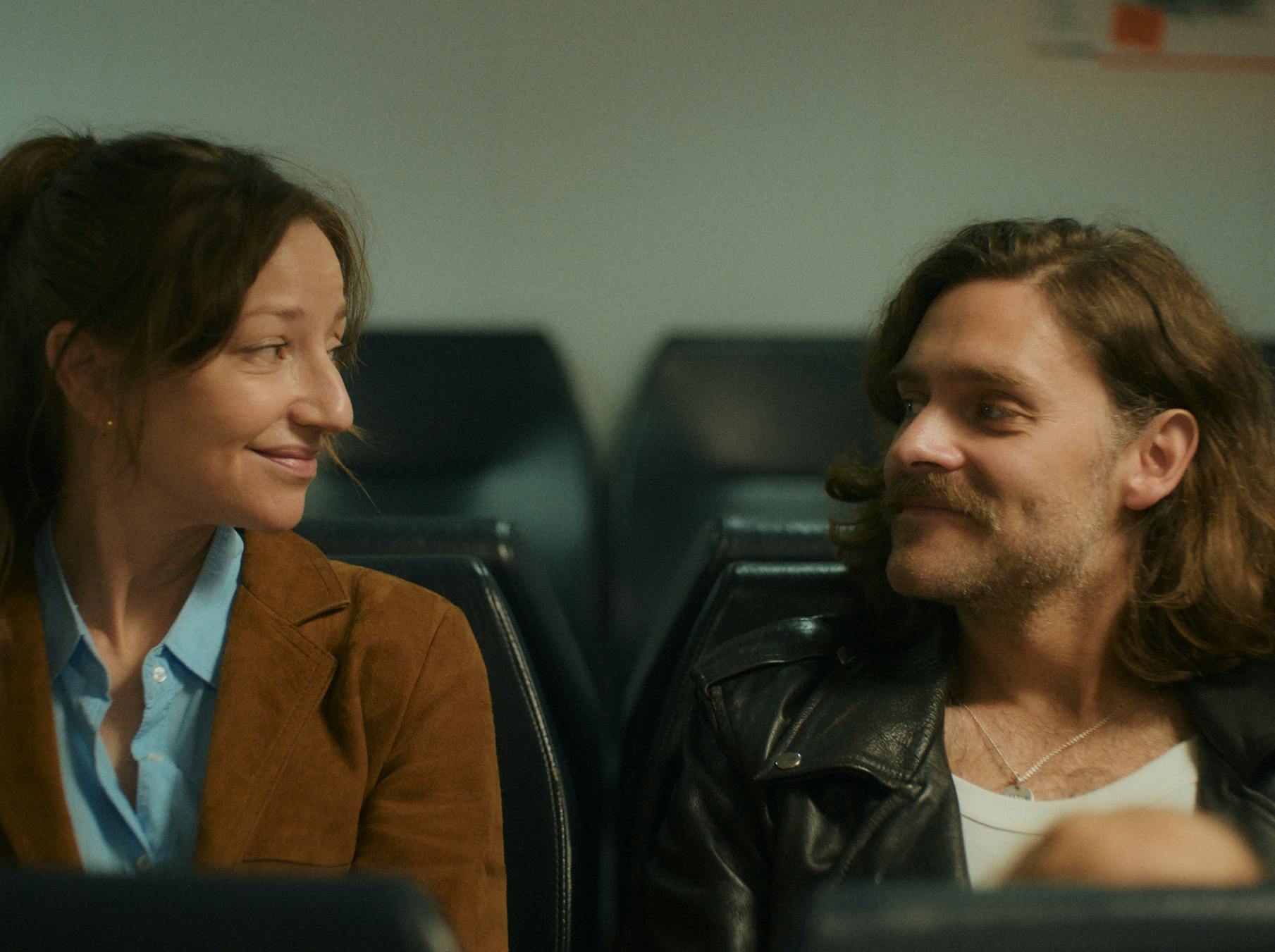 Andrea B. Hovig og Tayo C. Jacobsen i filmen 'Kærlighed'