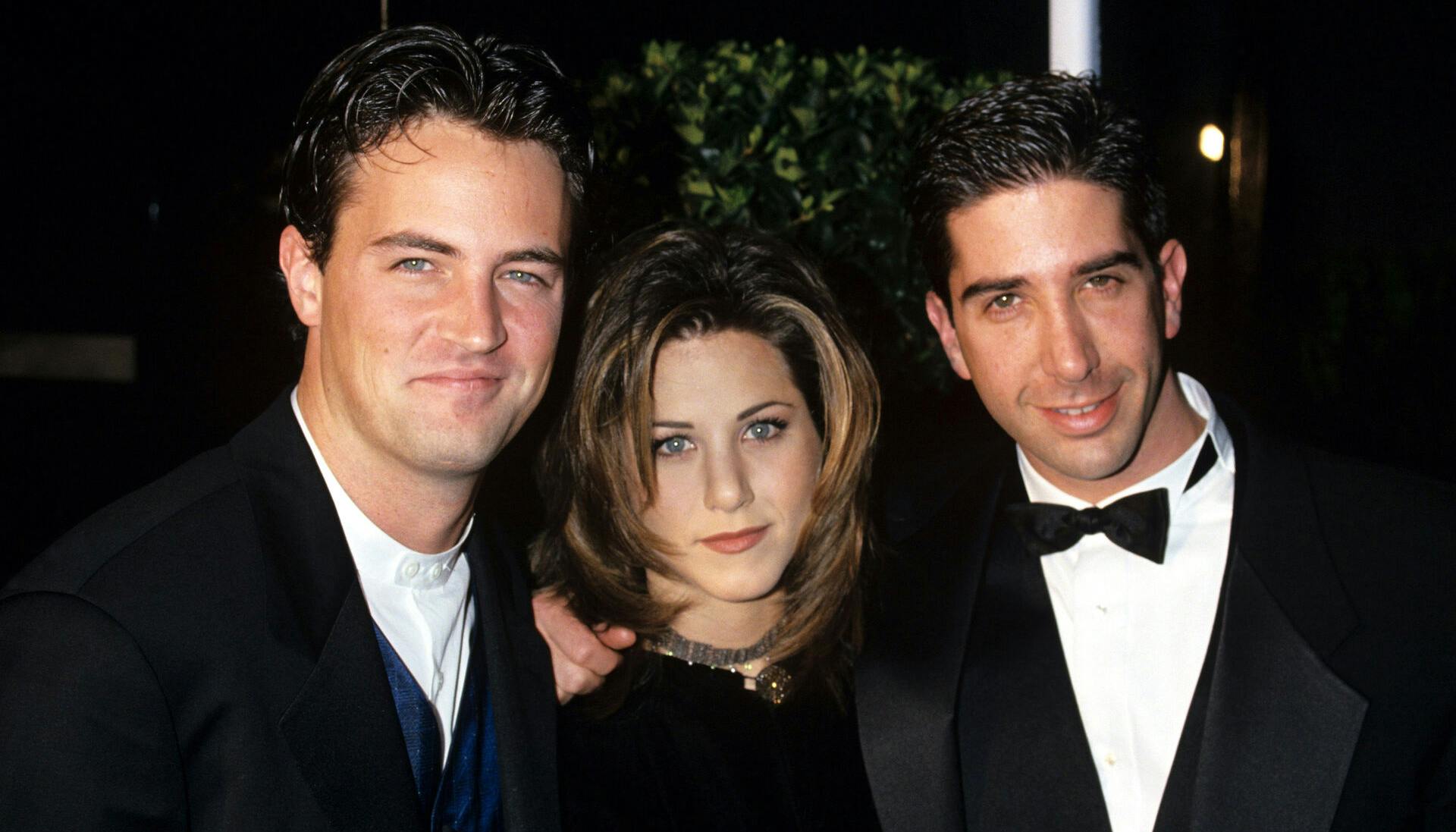 'Venner'-stjernen Jennifer Aniston er hudløs ærlig, når hun taler om kollegaen Matthew Perrys alt for tidlige død i oktober 2023. Her ses de med David Schwimmer