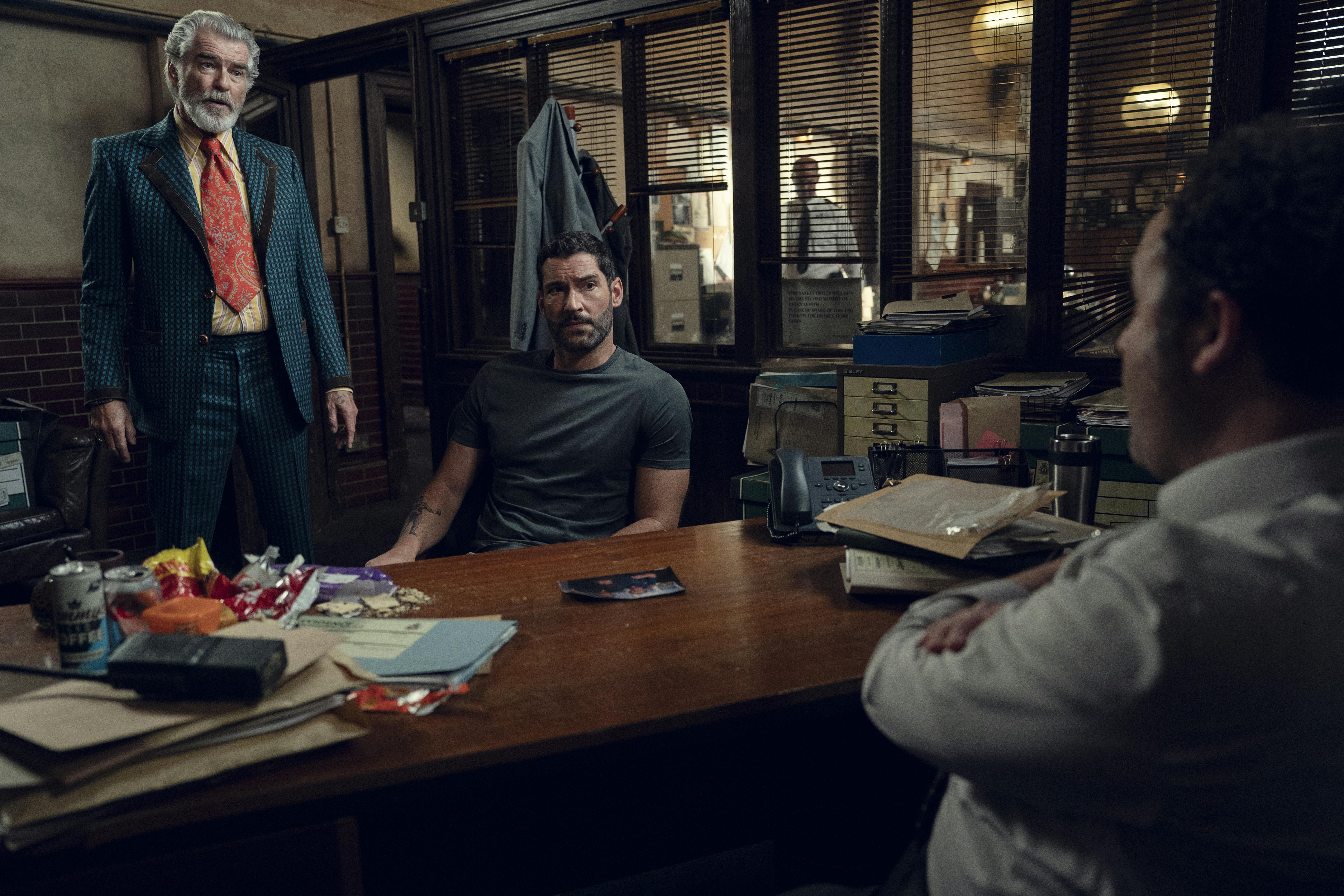 pierce brosnan tom ellis daniel mays torsdagsmordklubben anmeldelse