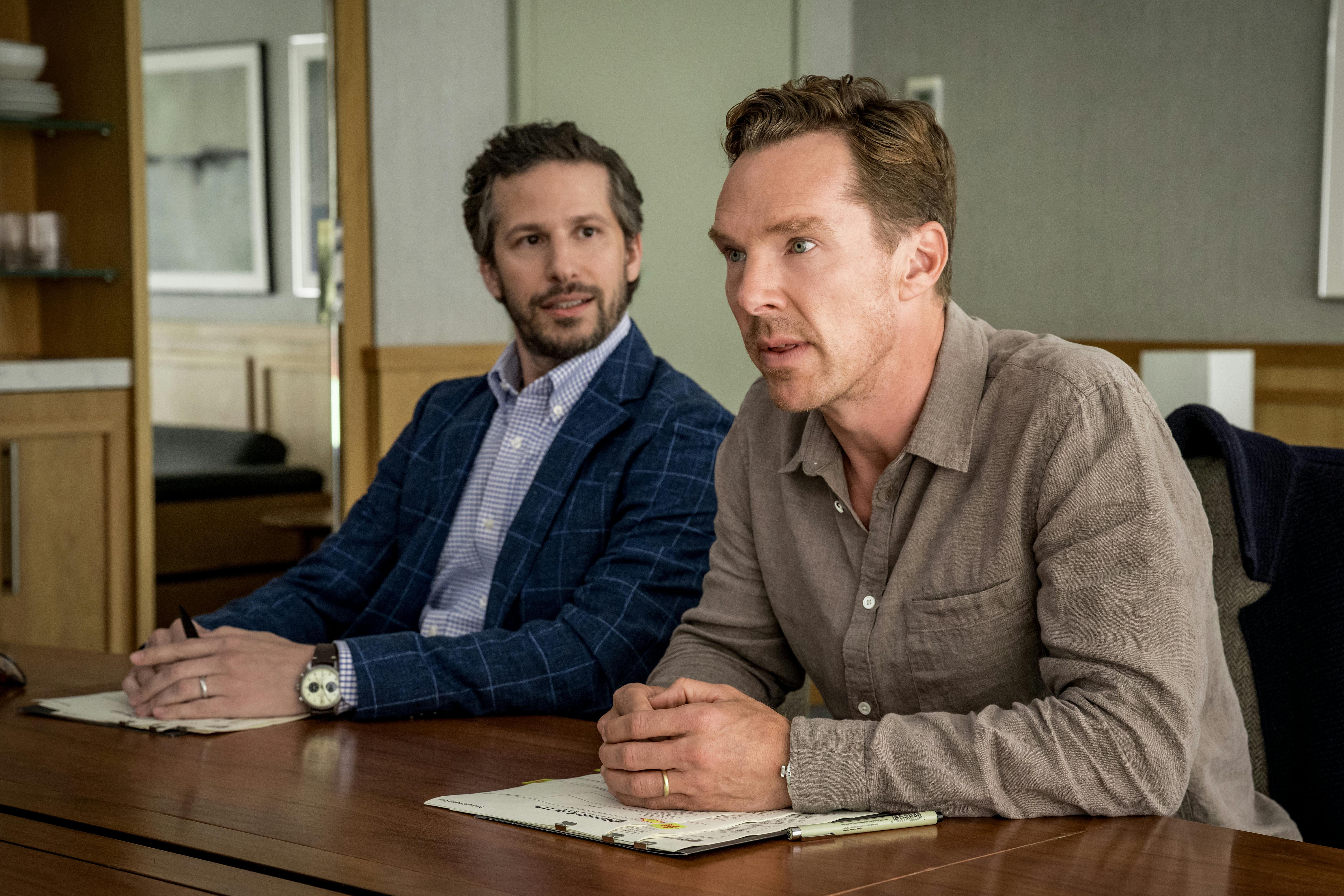 Andy Samberg and Benedict Cumberbatch in THE ROSES anmeldelse. Photo by Jaap Buitendijk, Courtesy of Searchlight Pictures. © 2025 Searchlight Pictures All Rights Reserved.