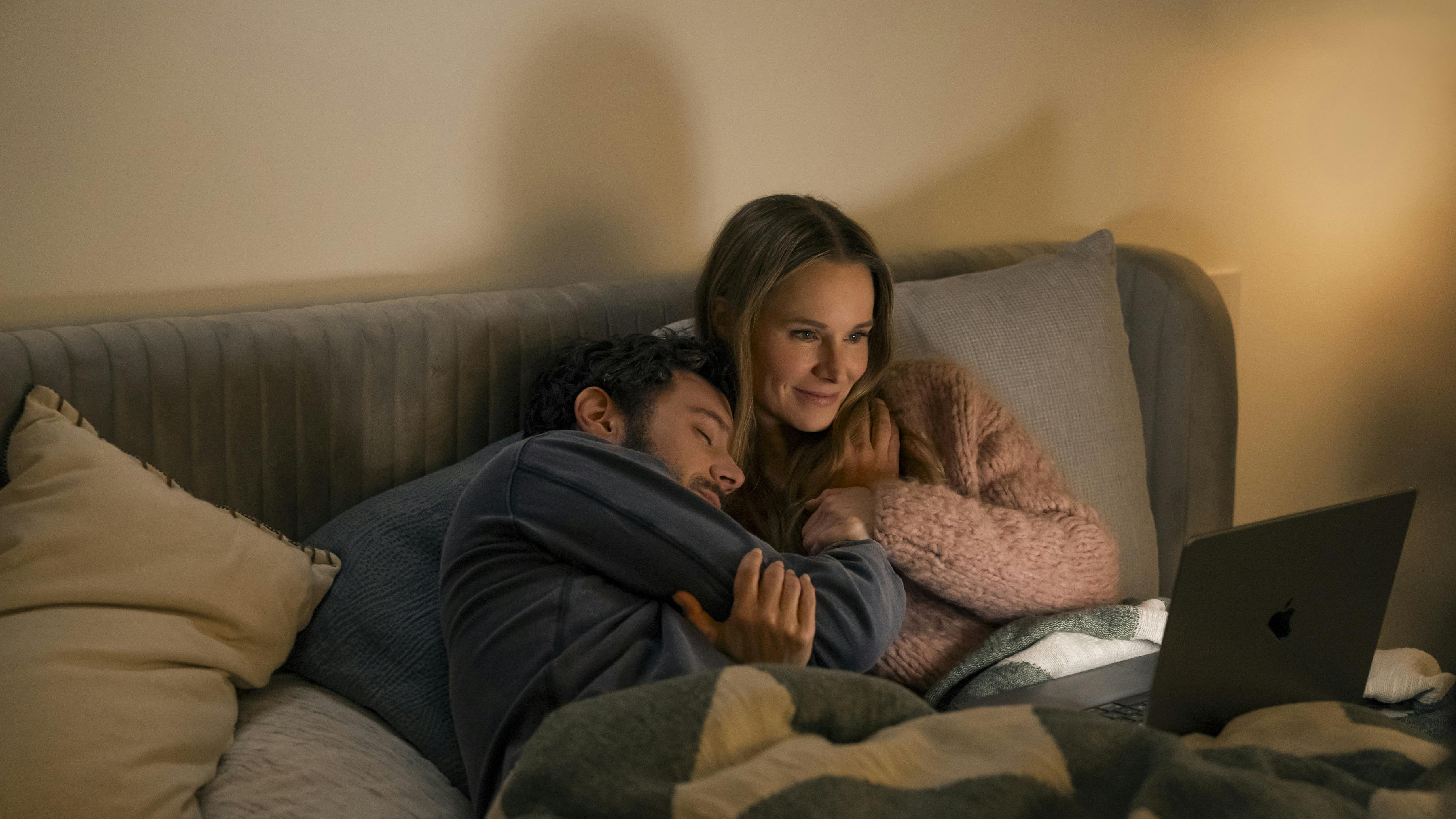 Adam Brody og Kristen Bell vender tilbage i sæson 2 af 'Nobody Wants This'