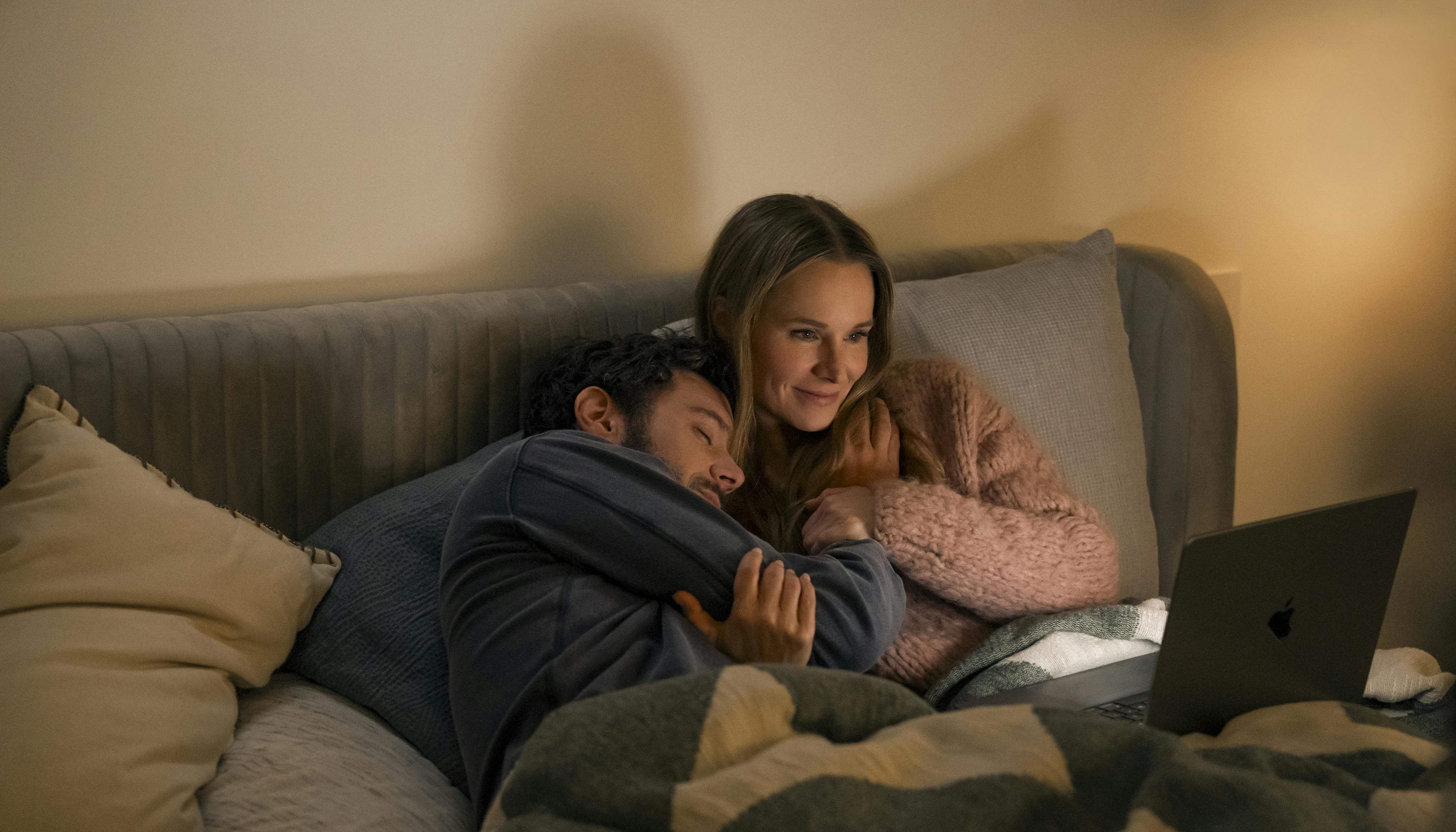 Adam Brody og Kristen Bell vender tilbage i sæson 2 af 'Nobody Wants This'