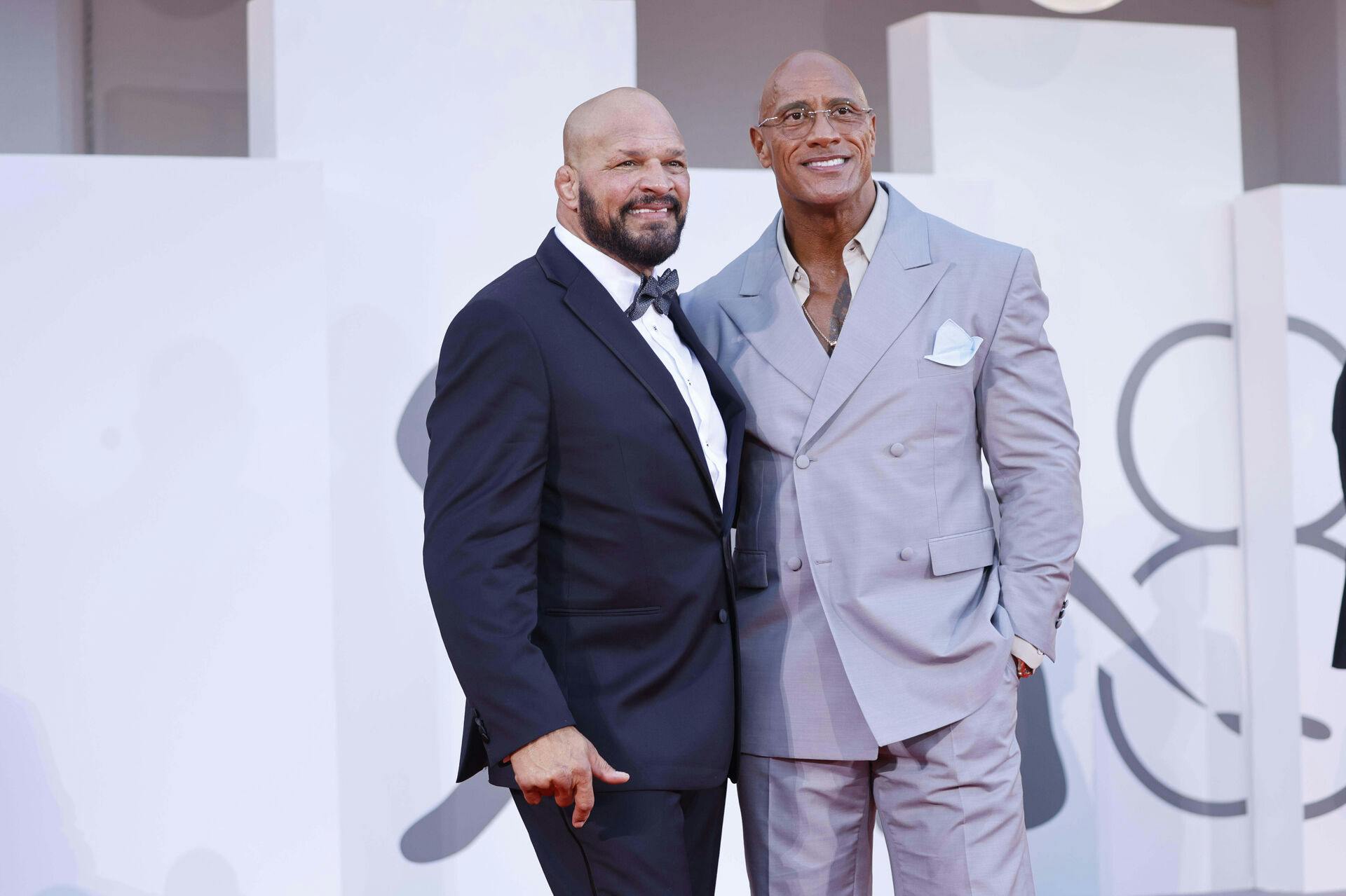 Mark Kerr og Dwayne 'The Rock' Johnson til premieren på 'The Smashing Machine' 