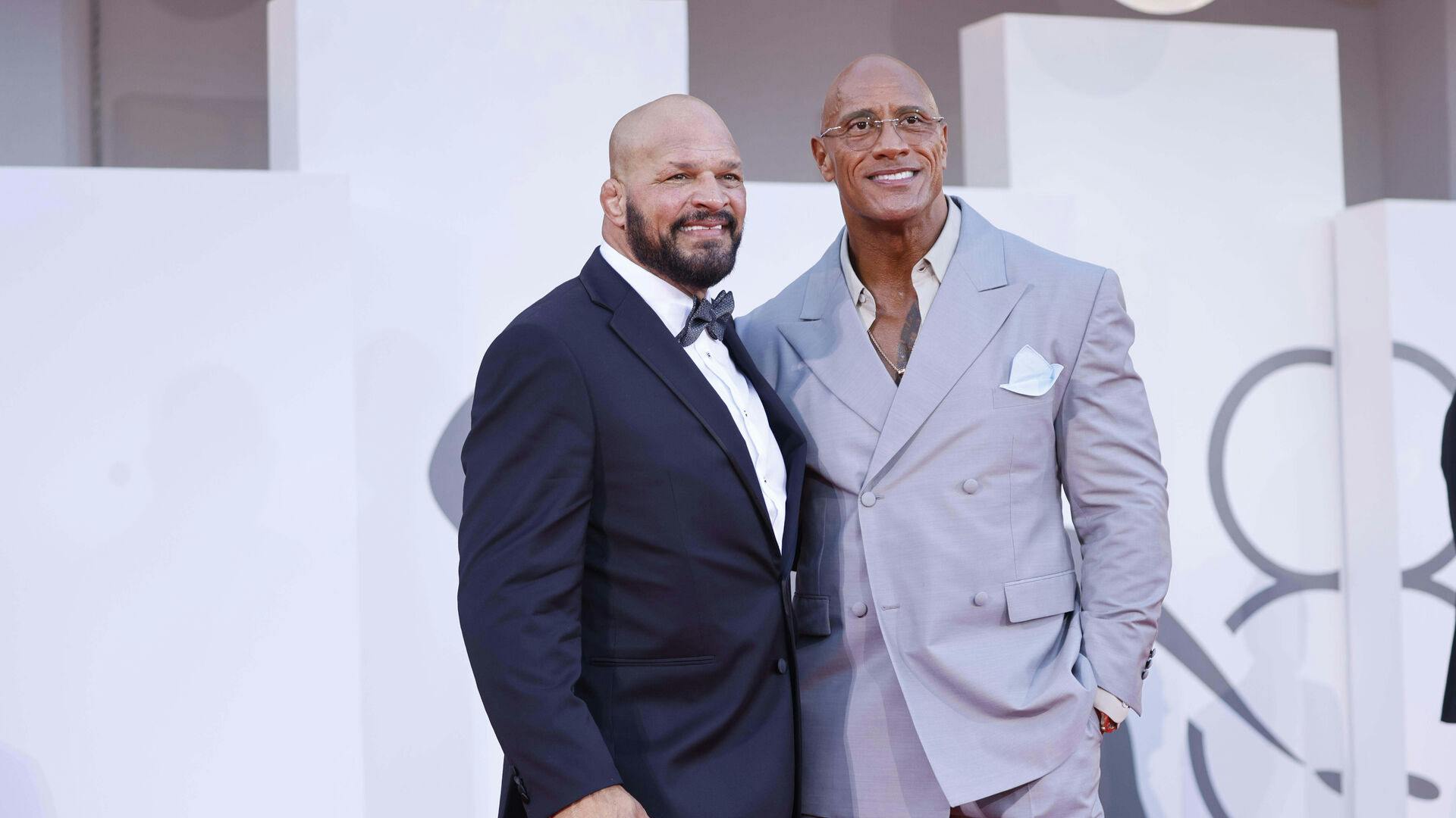 Mark Kerr og Dwayne 'The Rock' Johnson til premieren på 'The Smashing Machine'