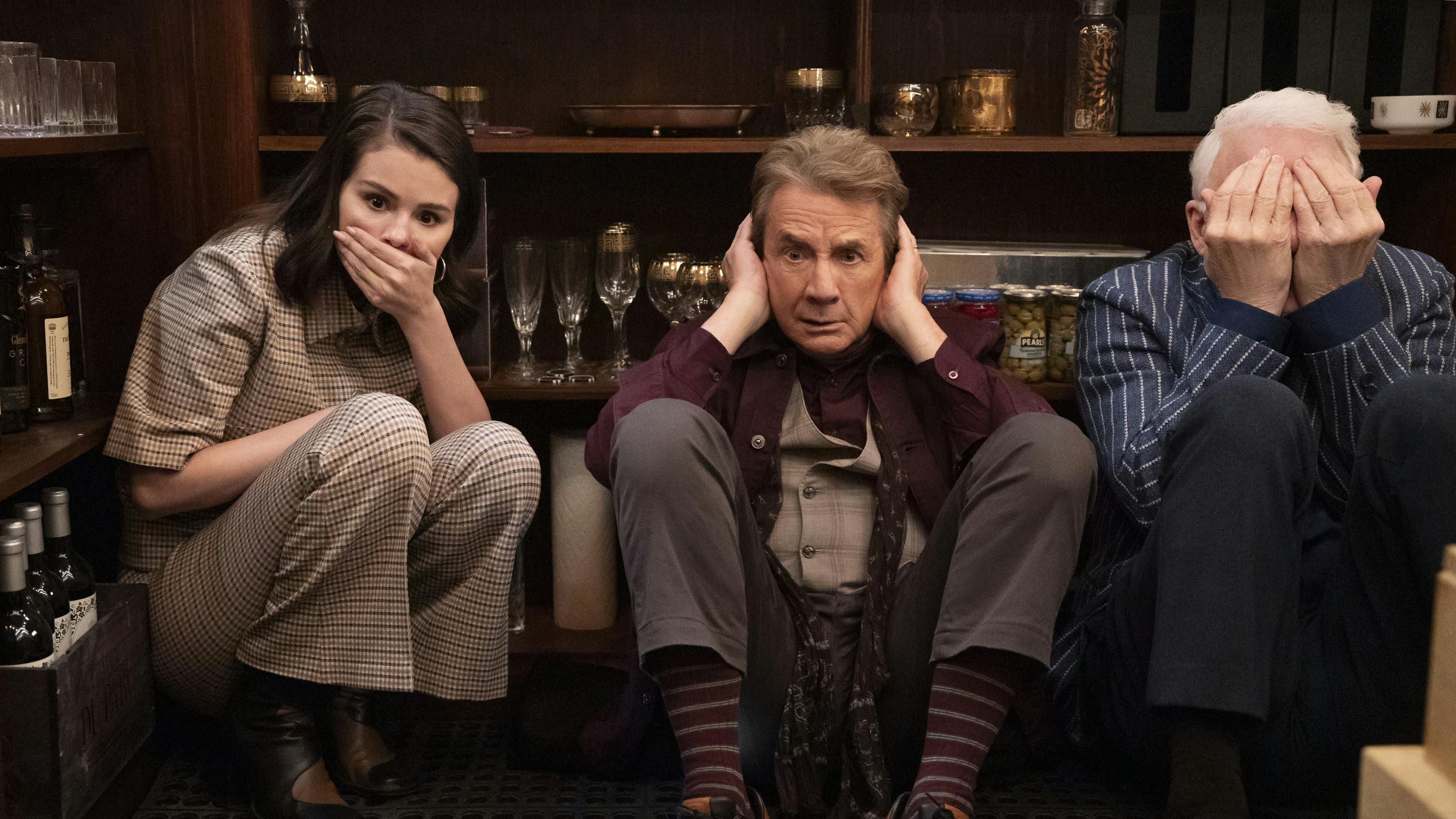 ONLY MURDERS IN THE BUILDING sæson 5 anmeldelse - After their beloved doorman, Lester, dies under suspicious circumstances, Charles, Oliver, and Mabel SELENA GOMEZ, MARTIN SHORT, STEVE MARTIN