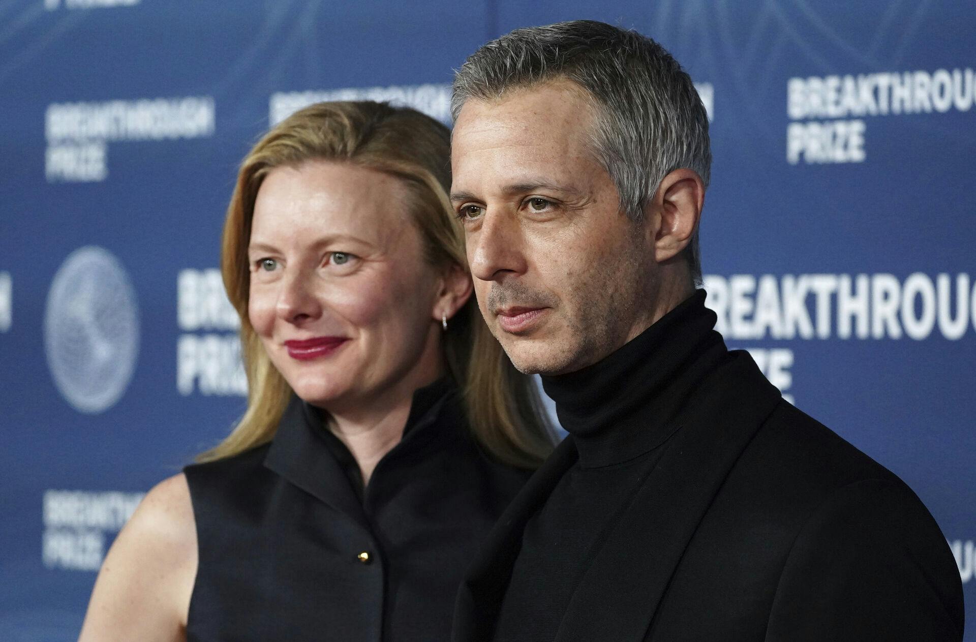 Emma Wall og Jeremy Strong