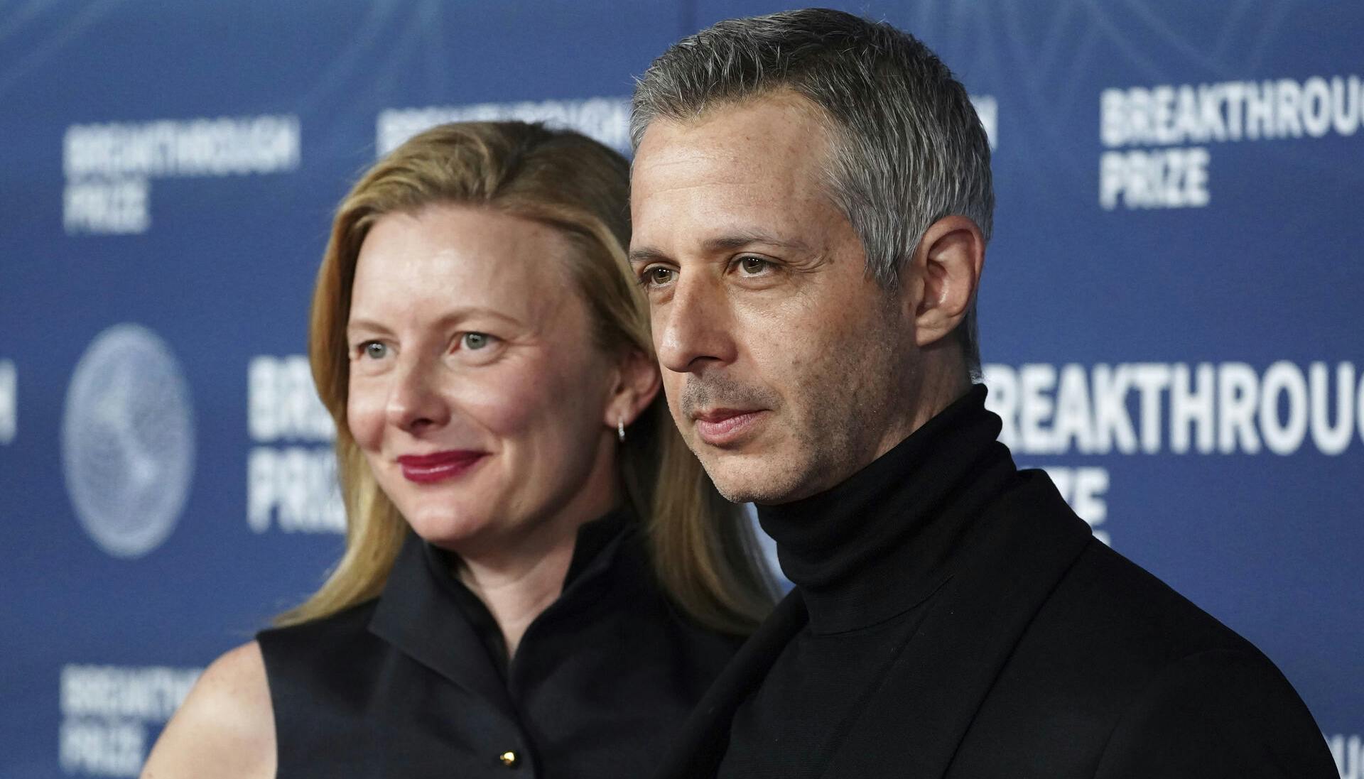 Emma Wall og Jeremy Strong