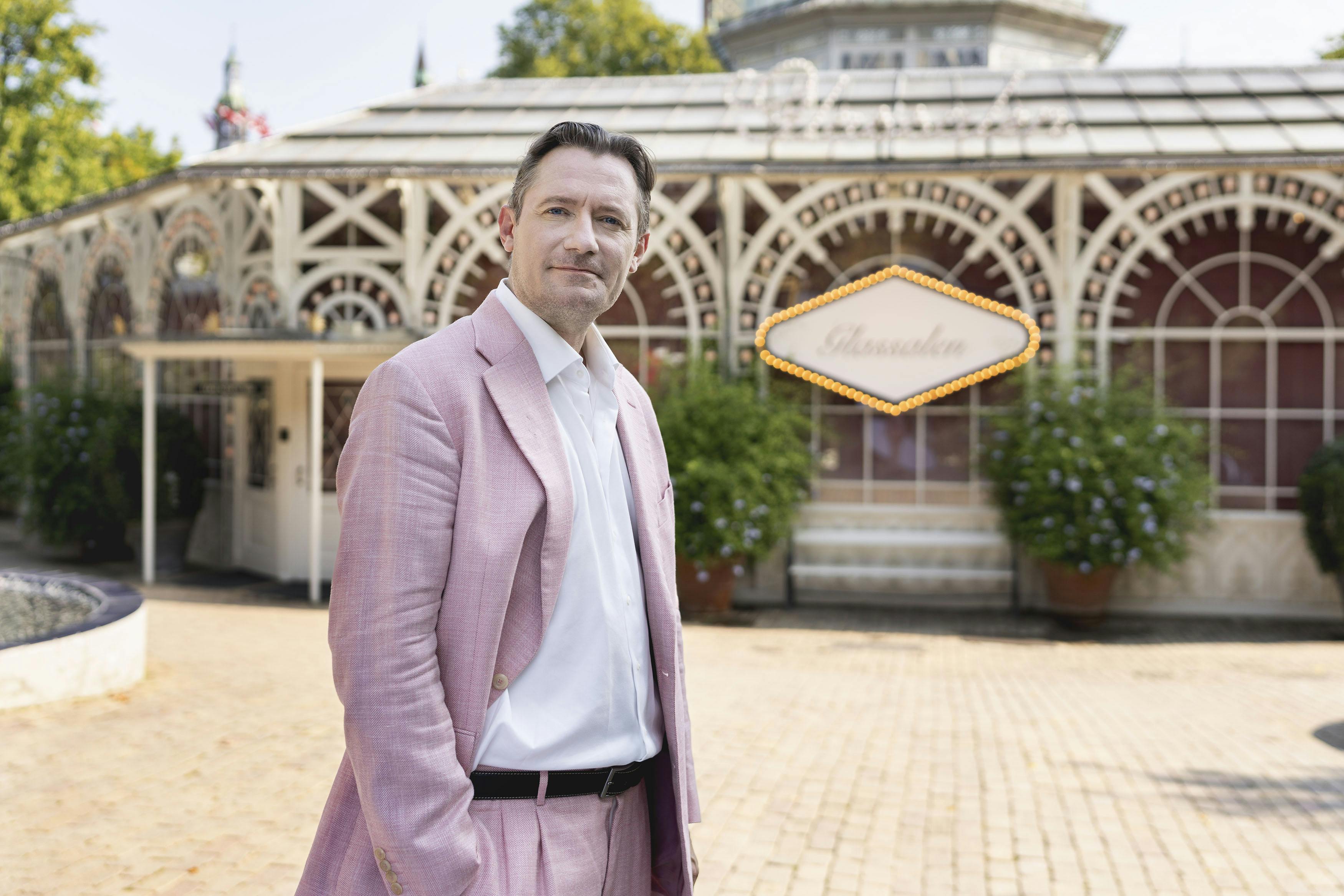 Jens Jackob Tychsen sætter et show op i Glassalen i Tivoli