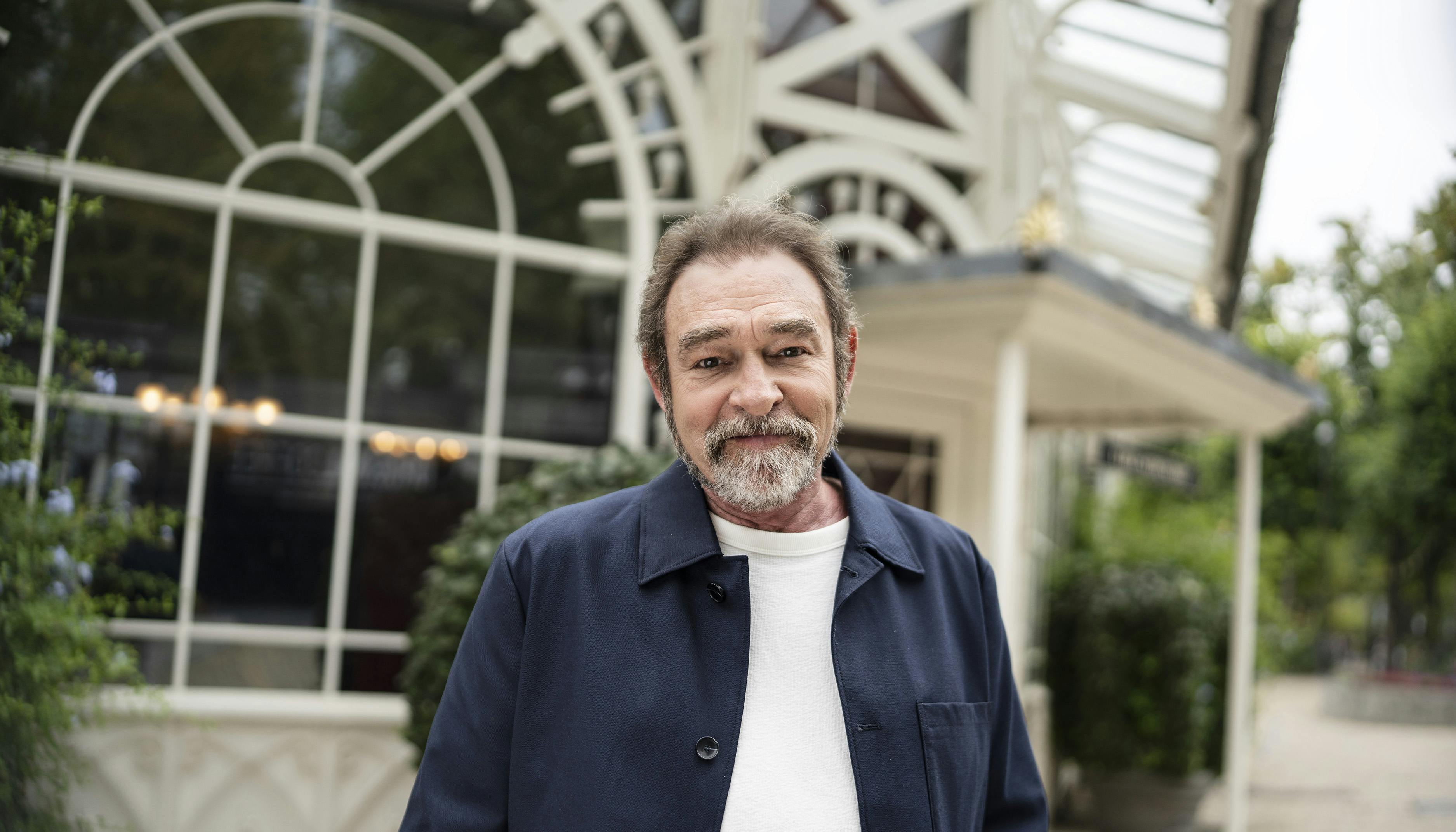 Efter en turbulent sæson med Linda P ved roret har Tivoli nu fundet hendes afløser: Instruktøren Martin Miehe-Renard skal i 2026 stå i spidsen for et helt nyt revyhold i Glassalen