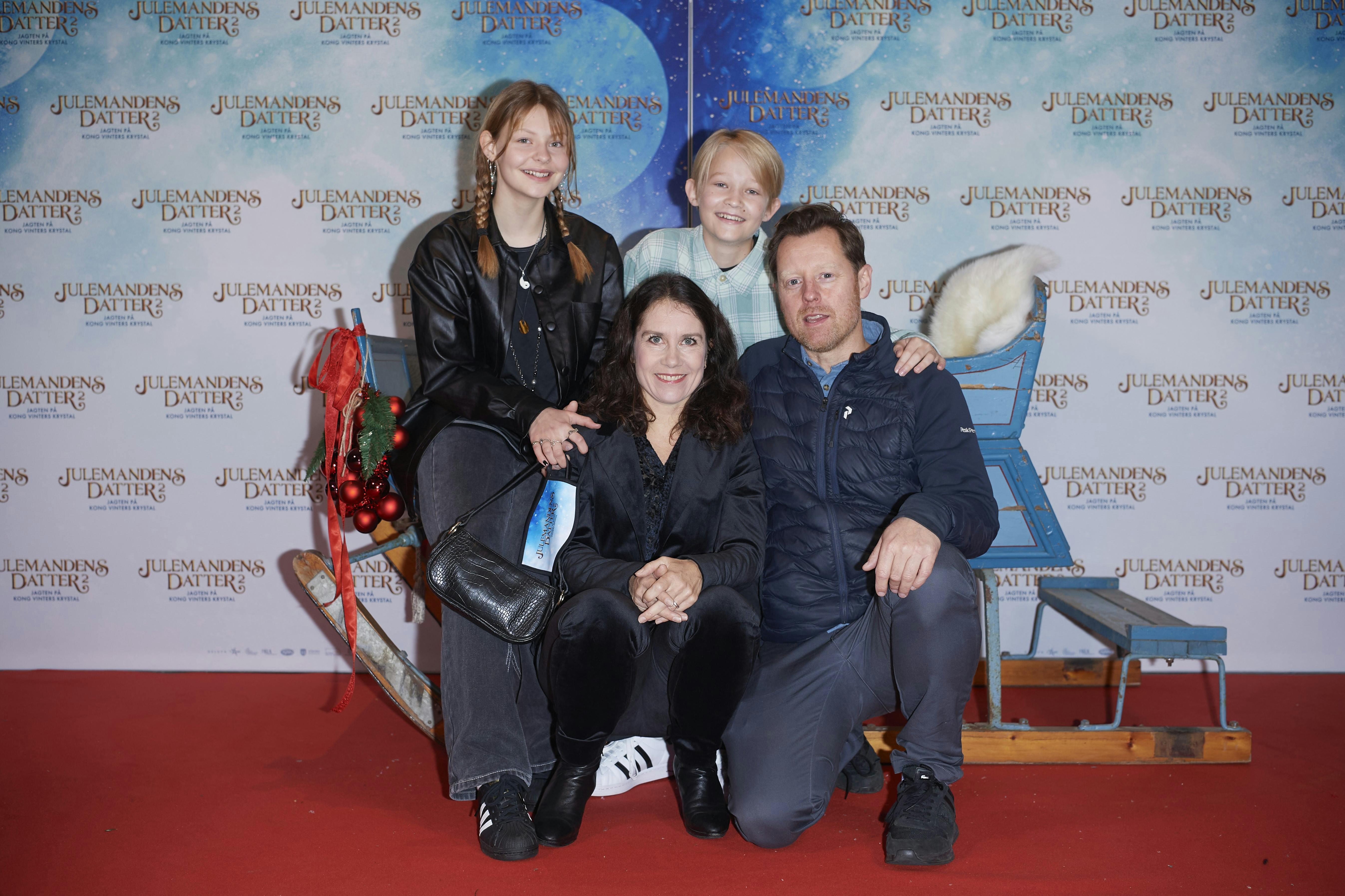 Ella Testa Kusk med holdet fra 'Julemandens datter 2' i 2020